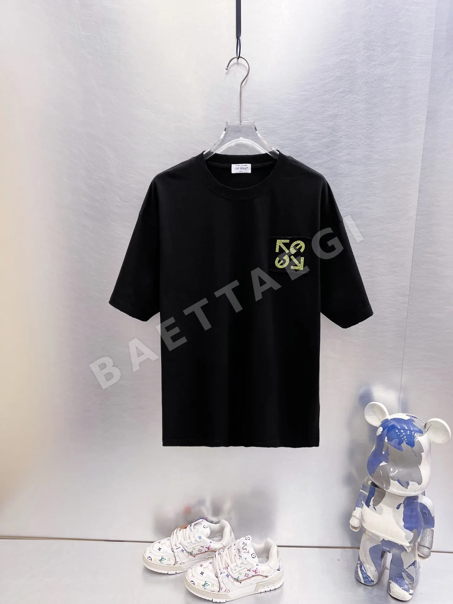오프화이트 남성 반팔 상세 이미지 5