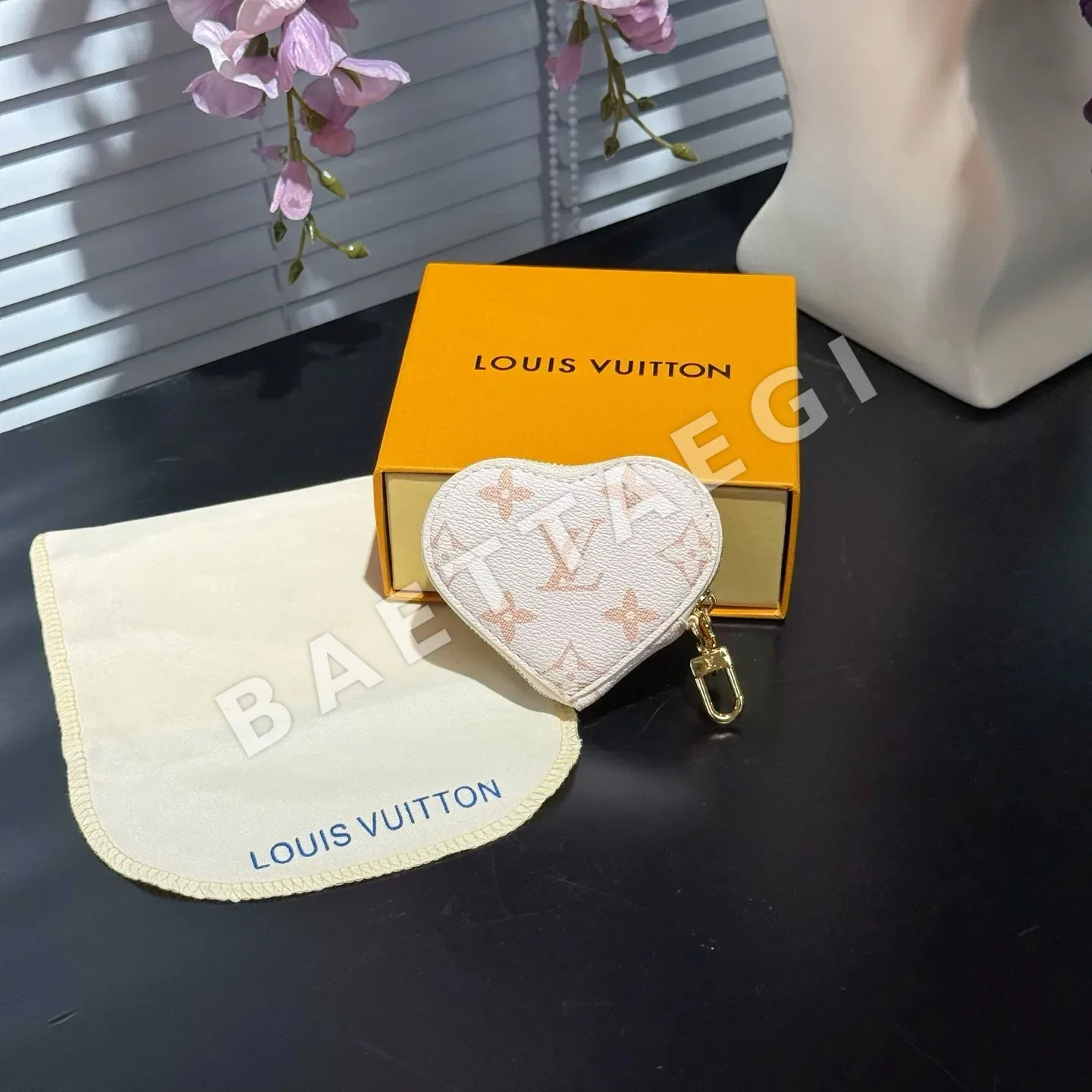 루이비통 LV 루이베어 하트 키링 상세 이미지 1