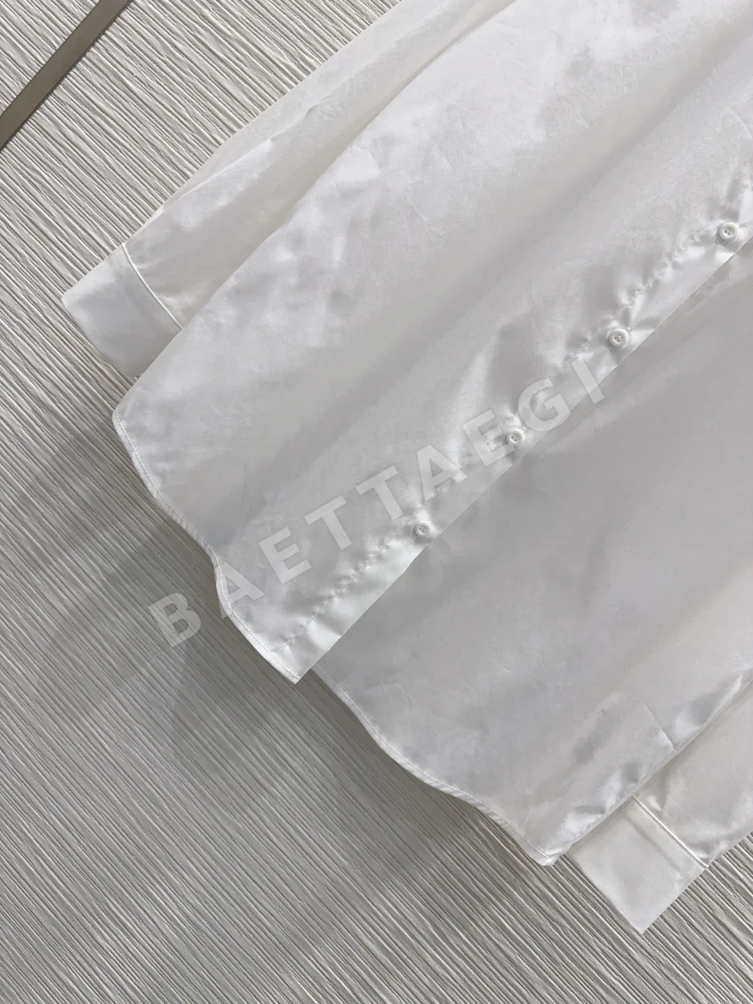구찌 여성 절제된 디자인 셔츠 상세 이미지 5