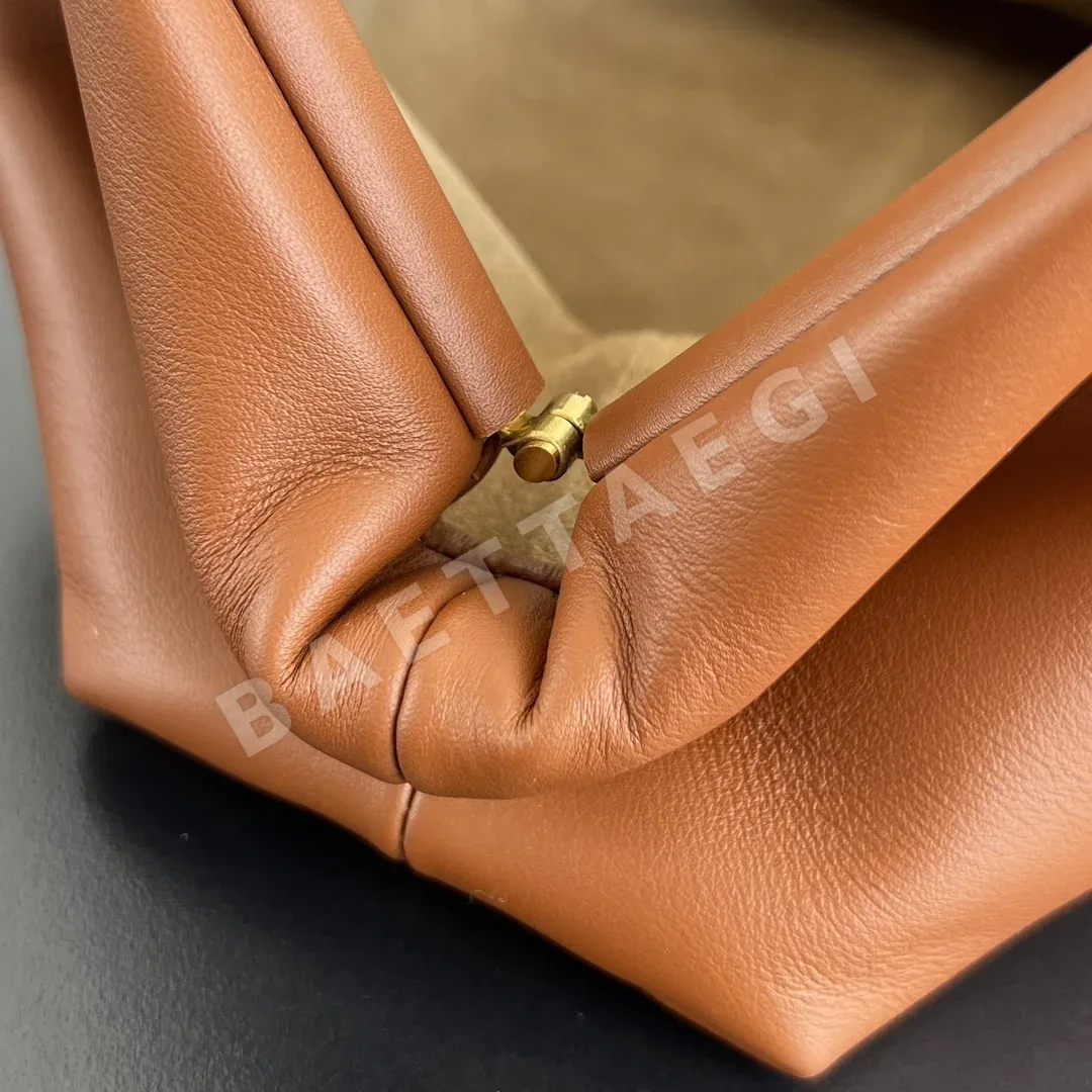 보테가베네타 로렌 클러치 가방 상세 이미지 5