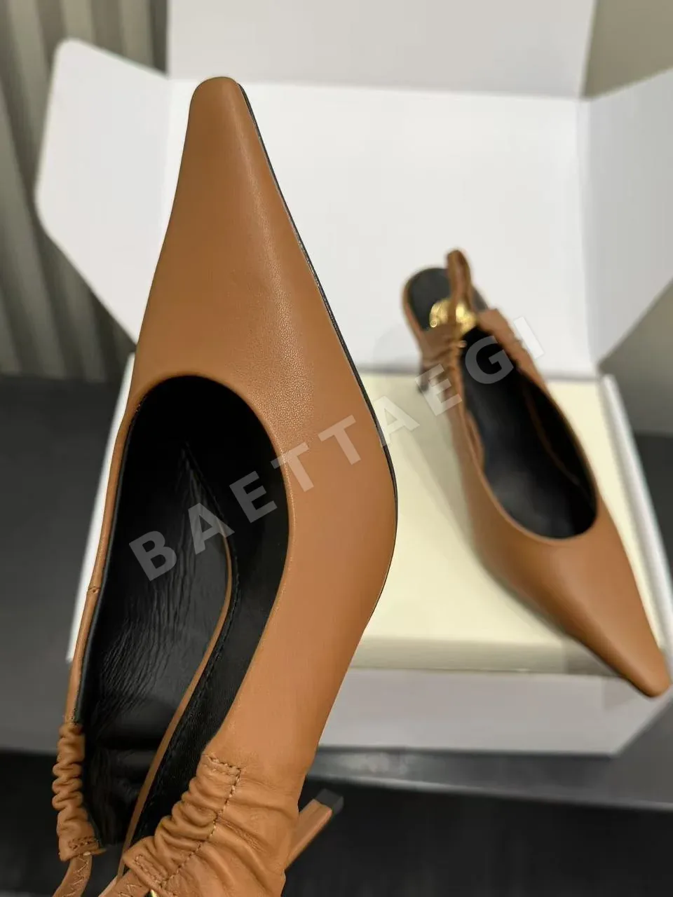 생로랑 YSL 스퀘어 토 오픈 백 샌들 상세 이미지 6