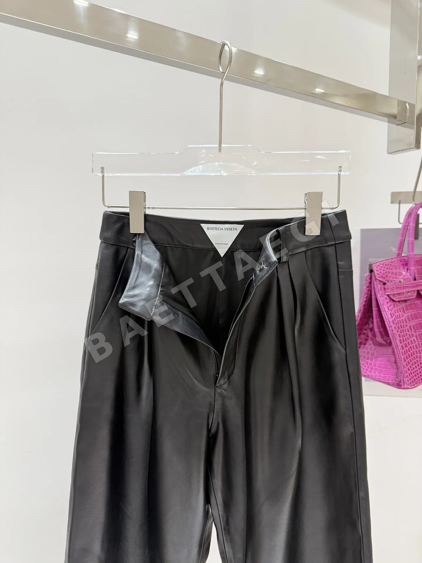 보테가베네타 램스킨 와이드 테이퍼드 바지 상세 이미지 6