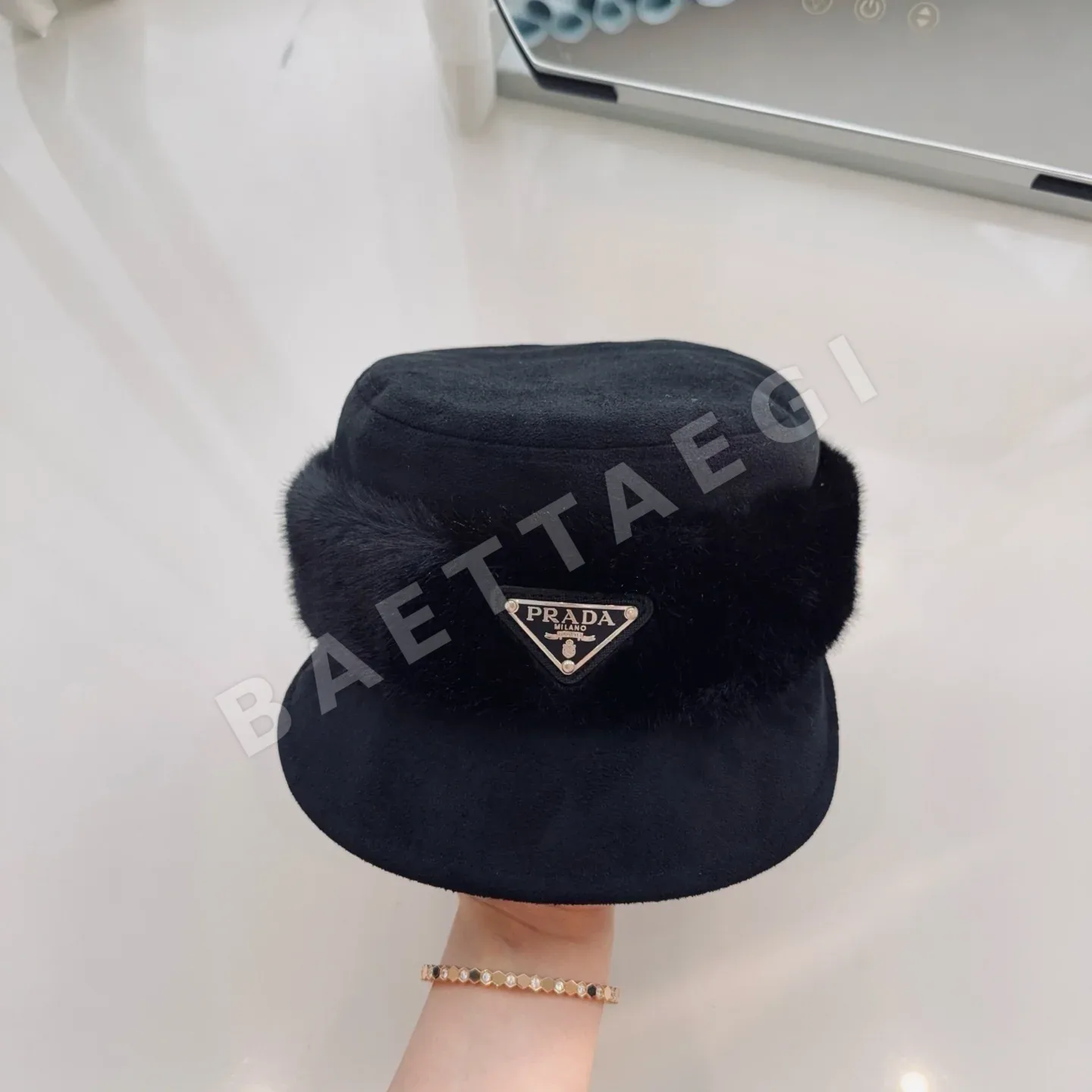 프라다 스웨이드 승마 모자 상세 이미지 3