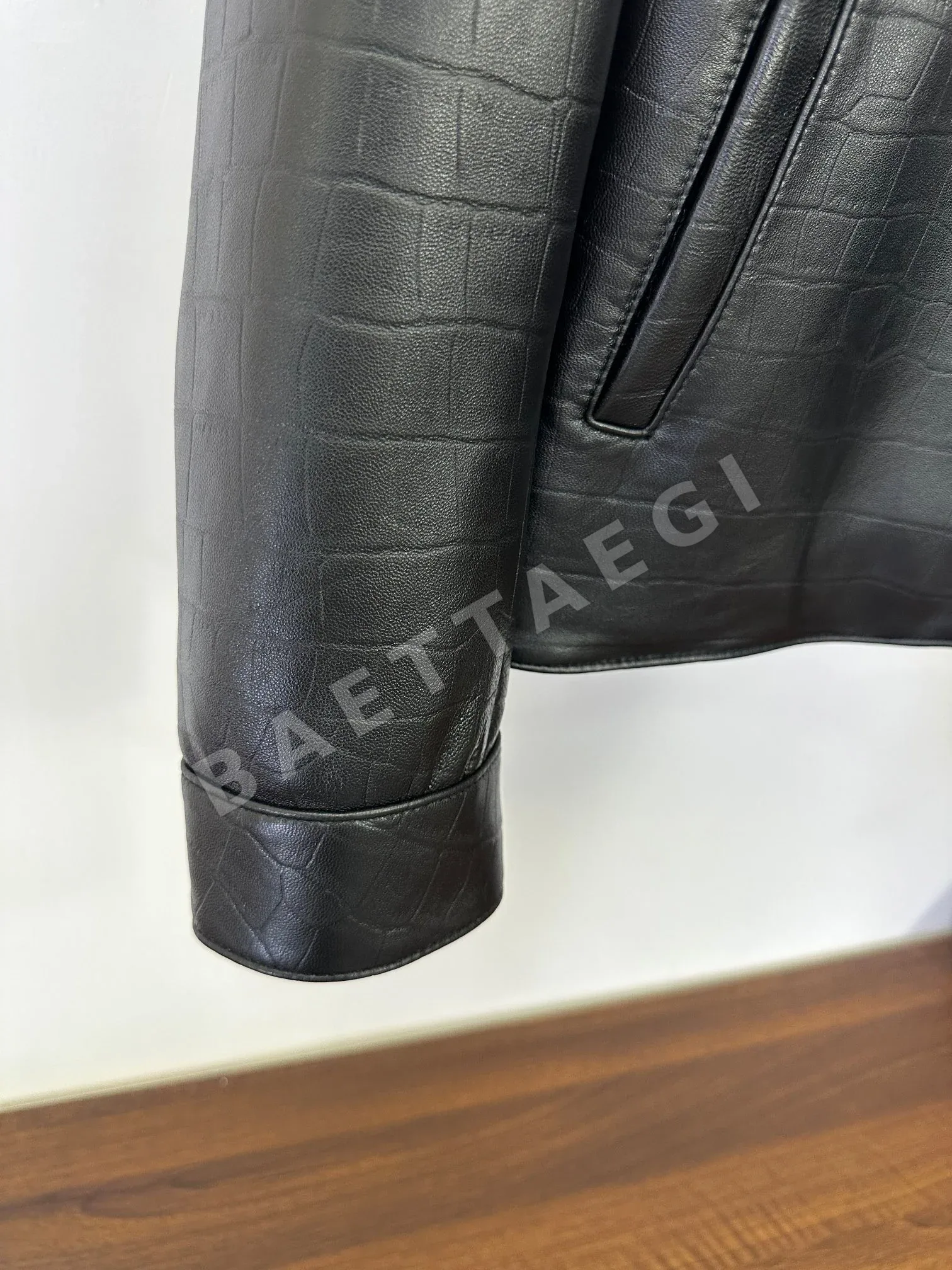 로로피아나 크로커다일 엠보싱 램스킨 후드 자켓 상세 이미지 8