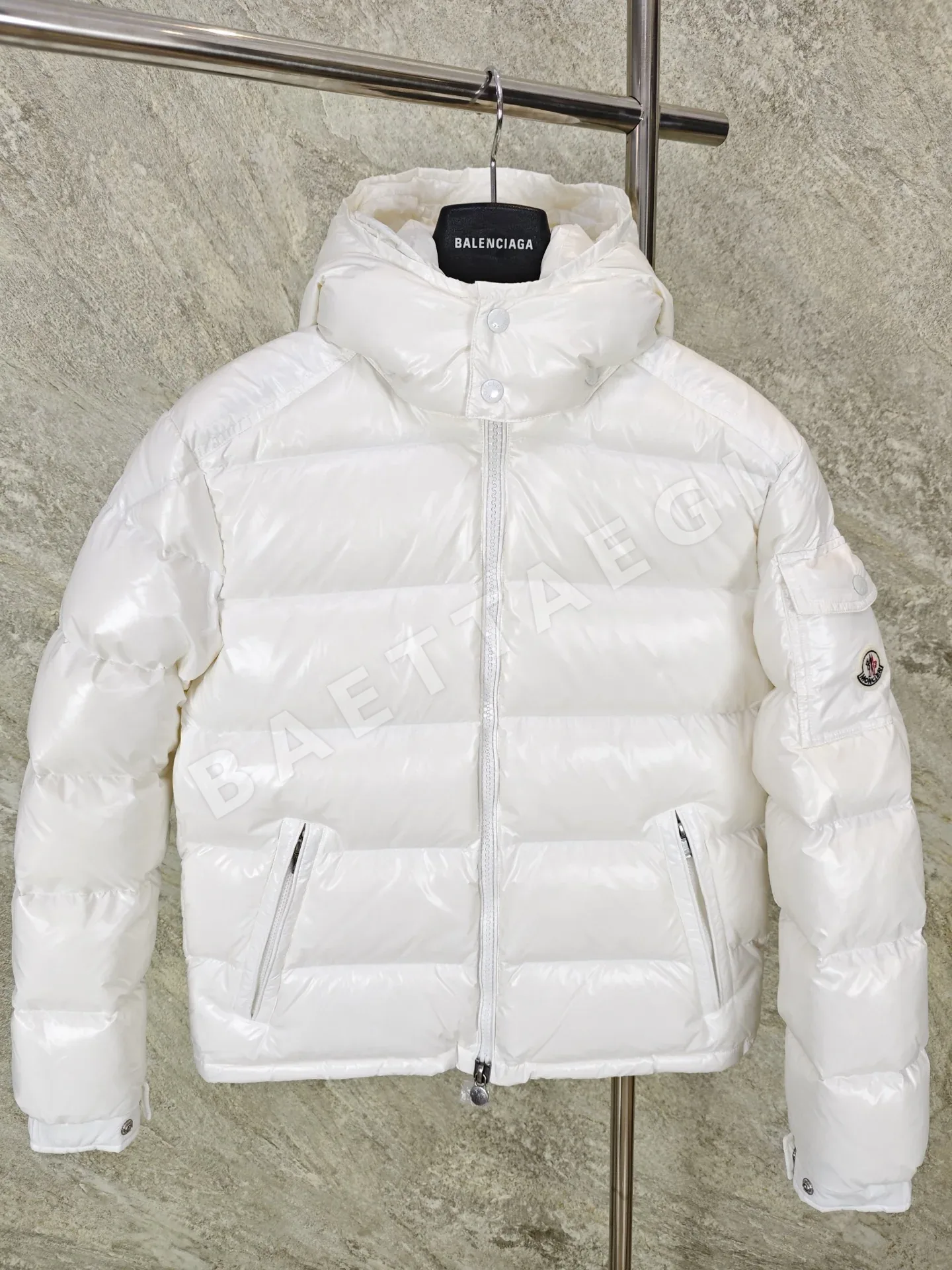 몽클레르 마야 후드 쇼트 다운 재킷(Moncler Maya Hooded Short Down Jacket) 상세 이미지 3