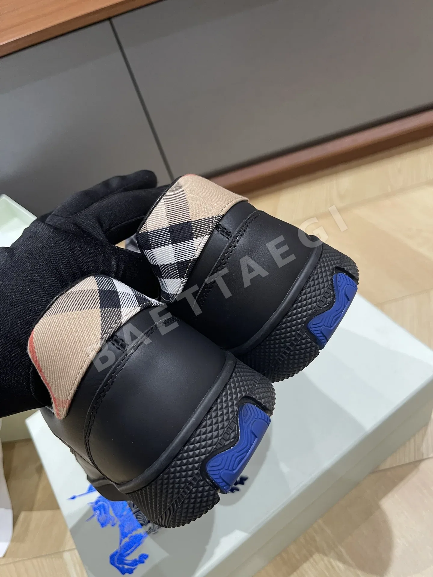 버버리 스케이트보드화 신발 상세 이미지 8