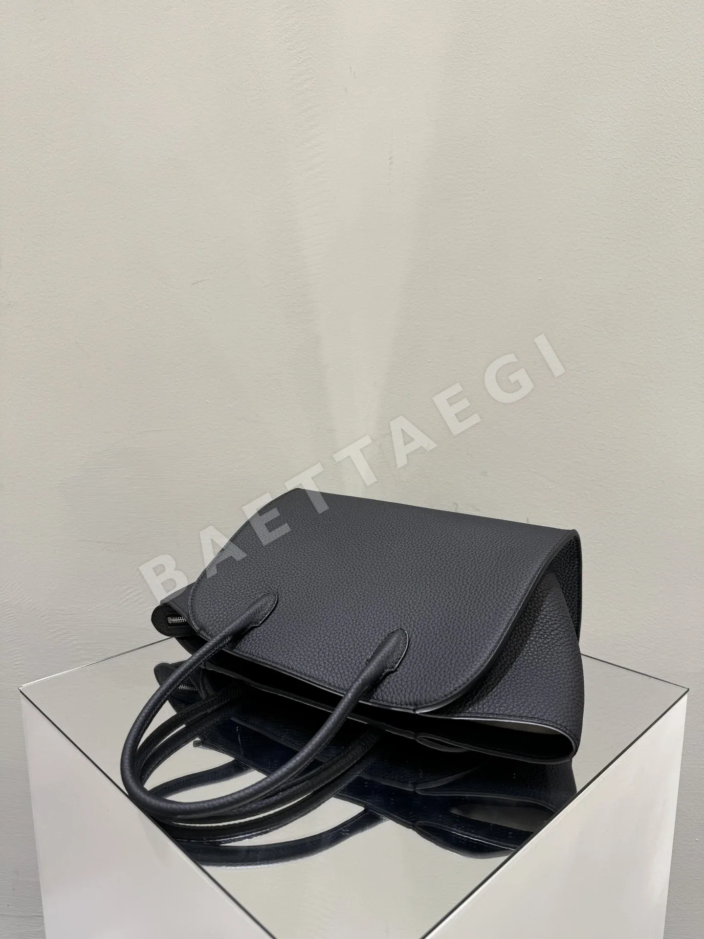 더로우 마로 12 라이치 텍스처 가죽 가방 상세 이미지 4