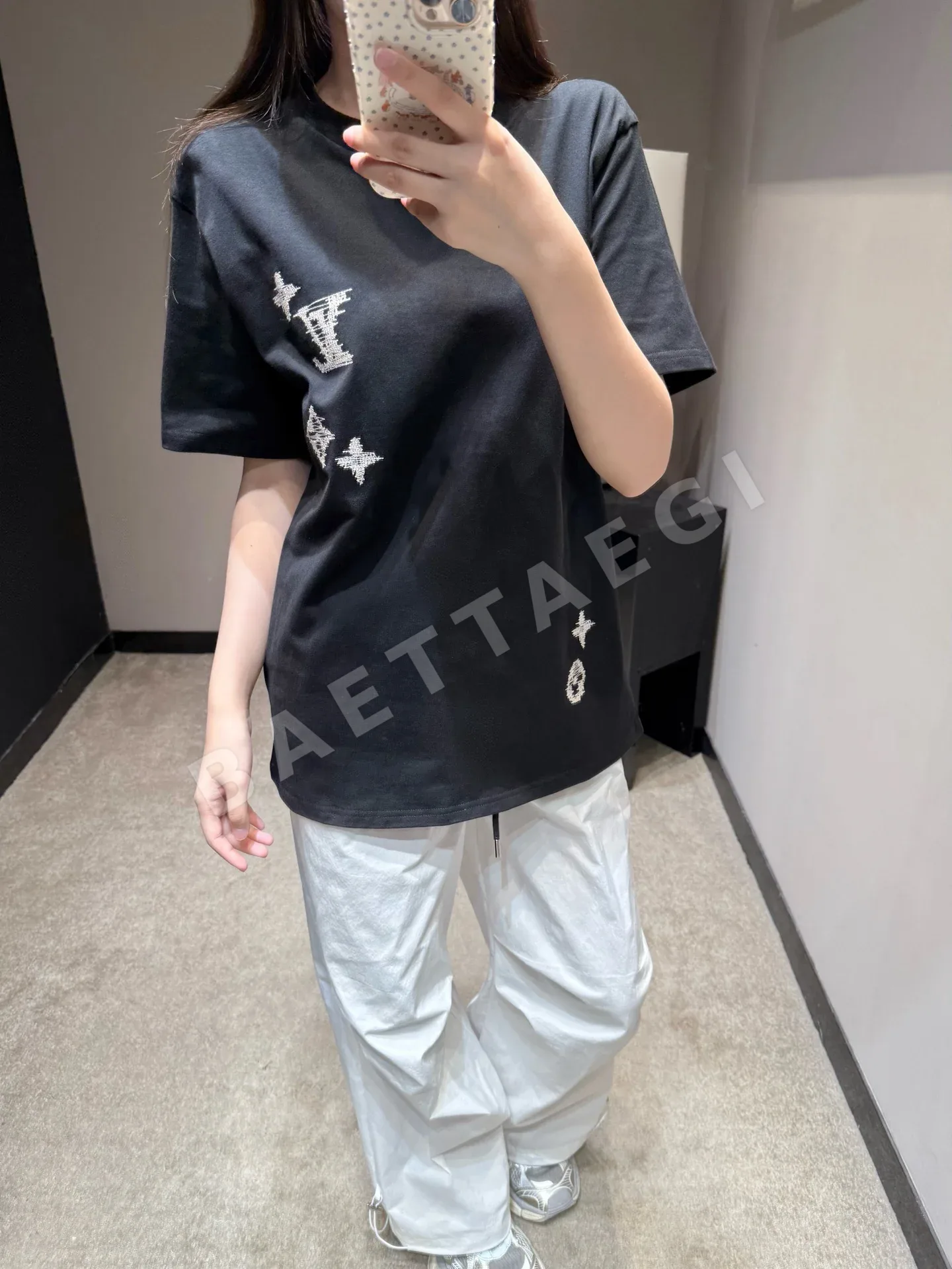 루이비통 헤비 자수 모노그램 여성 반팔 티셔츠 상세 이미지 2