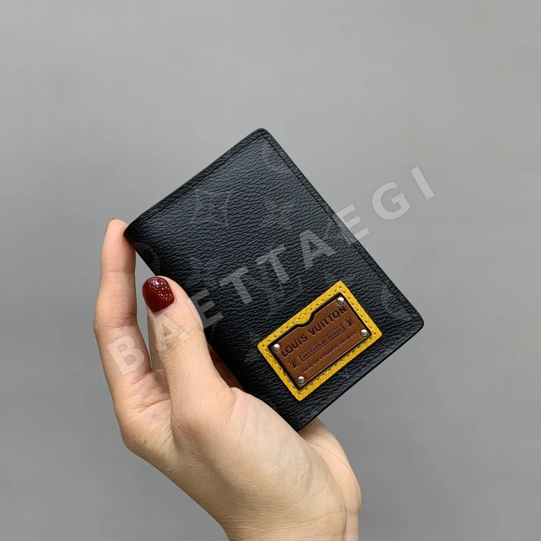 루이비통 블랙 플로럴 배지 카드 홀더 지갑 M69250