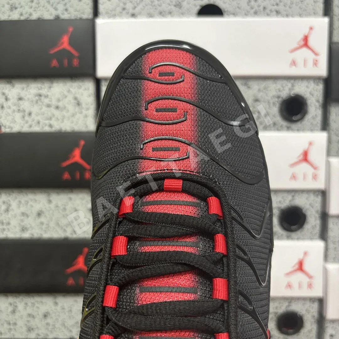 나이키 [DF] 에어 맥스 플러스 IM4868-010 201076 Nike Air Max Plus Black Red 상세 이미지 7