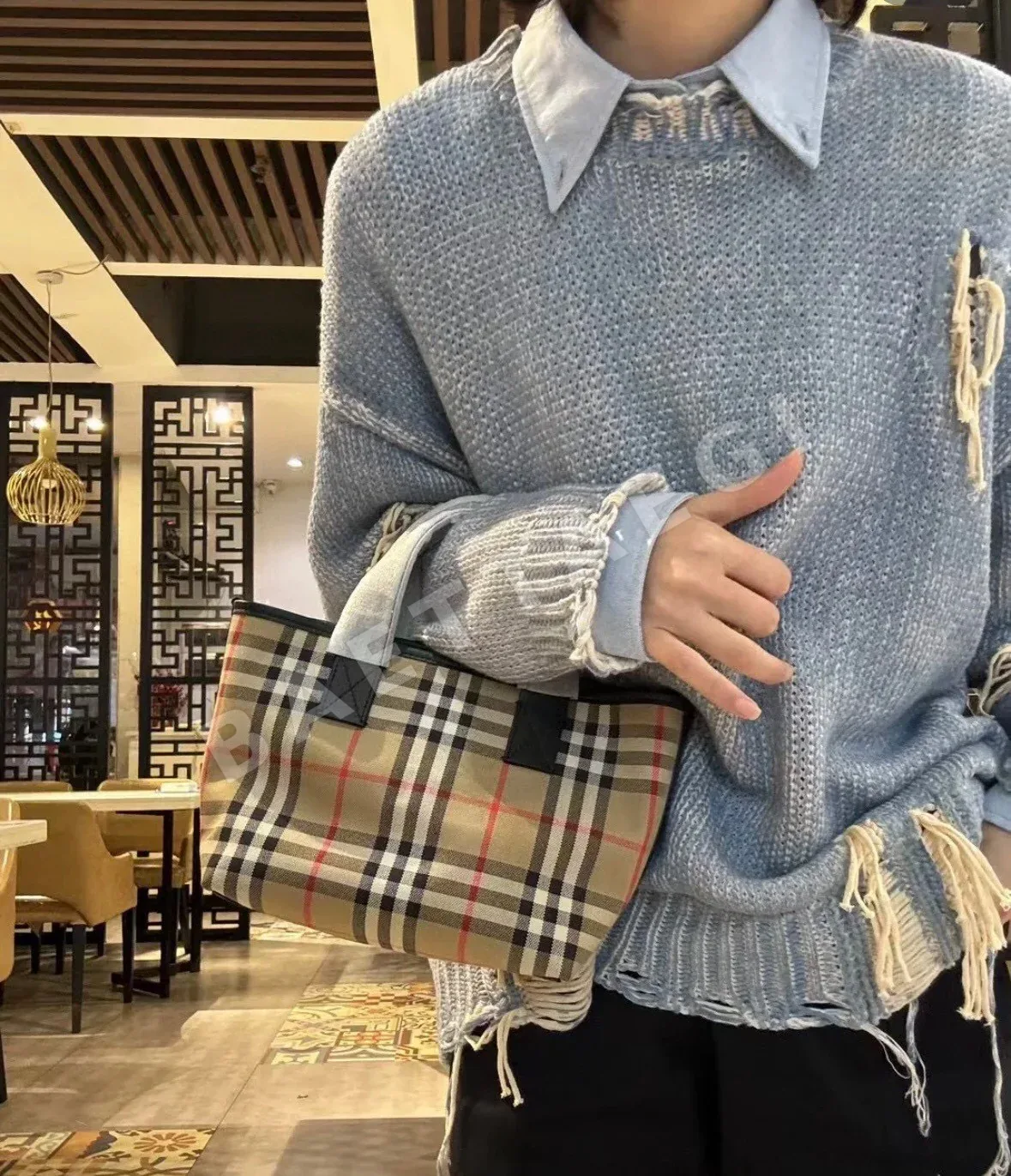 버버리 가방 상세 이미지 4