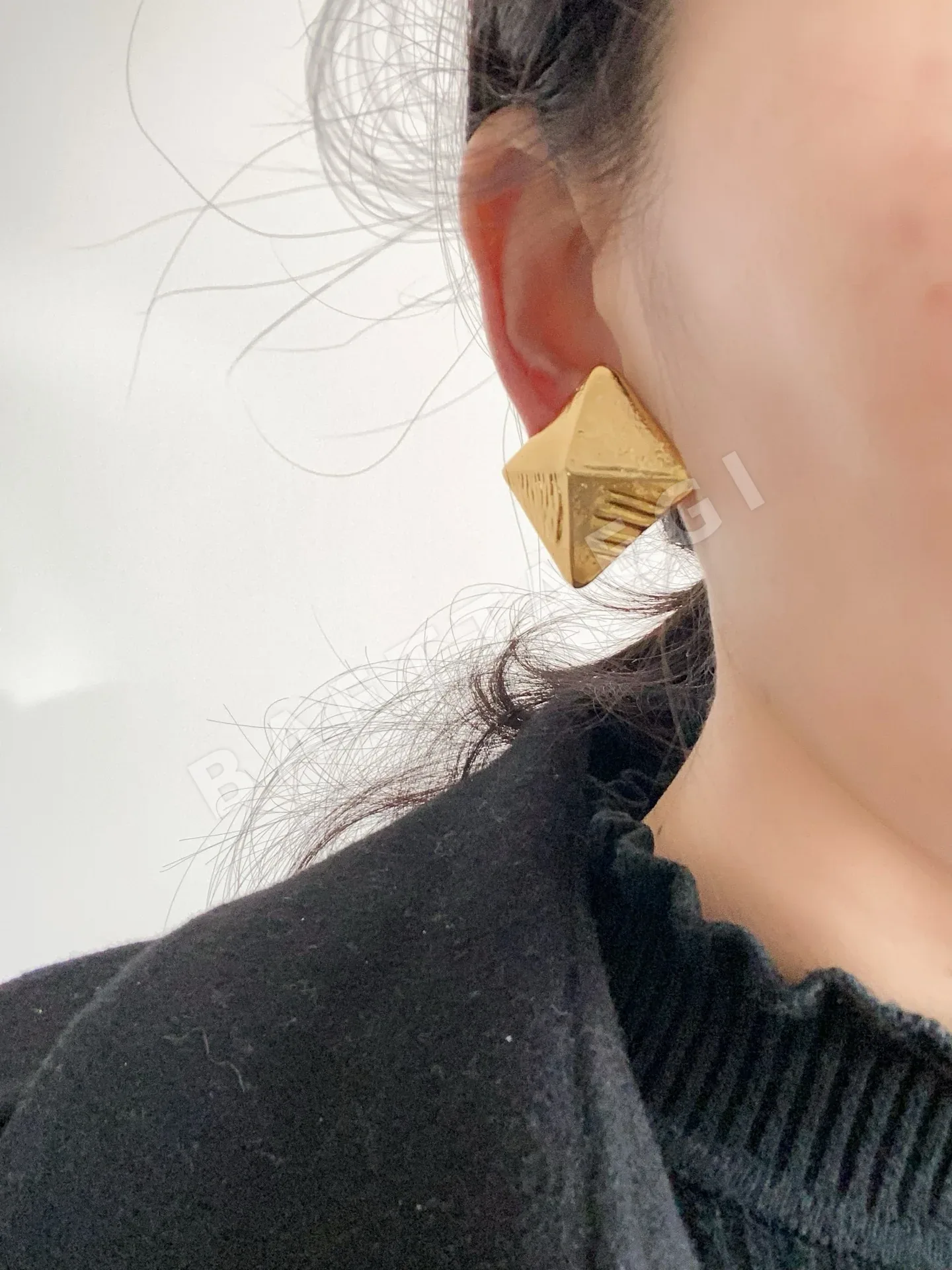생로랑 기하학 클립 귀걸이 상세 이미지 9