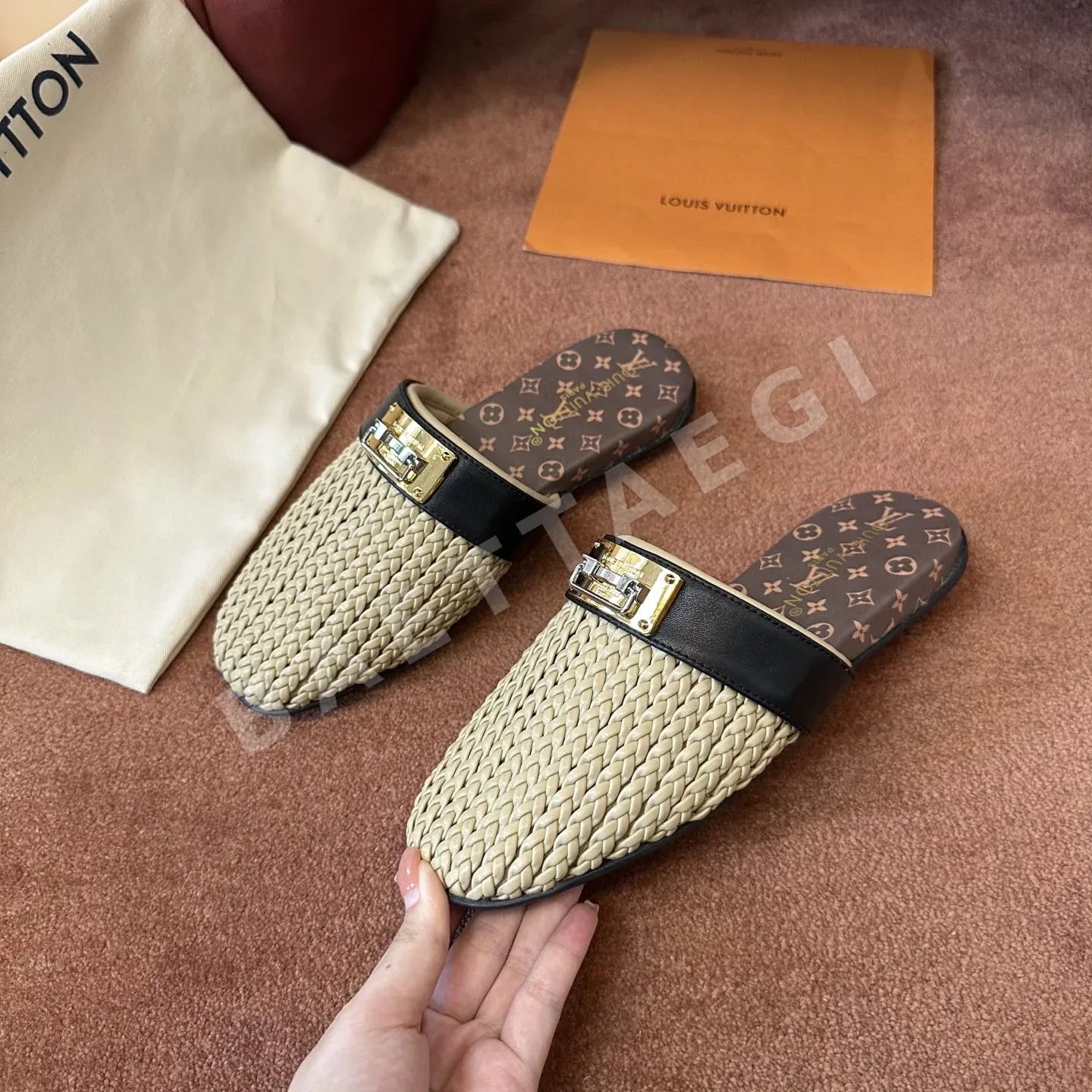루이비통 헤이븐 플랫 클로즈드 뮬 상세 이미지 2