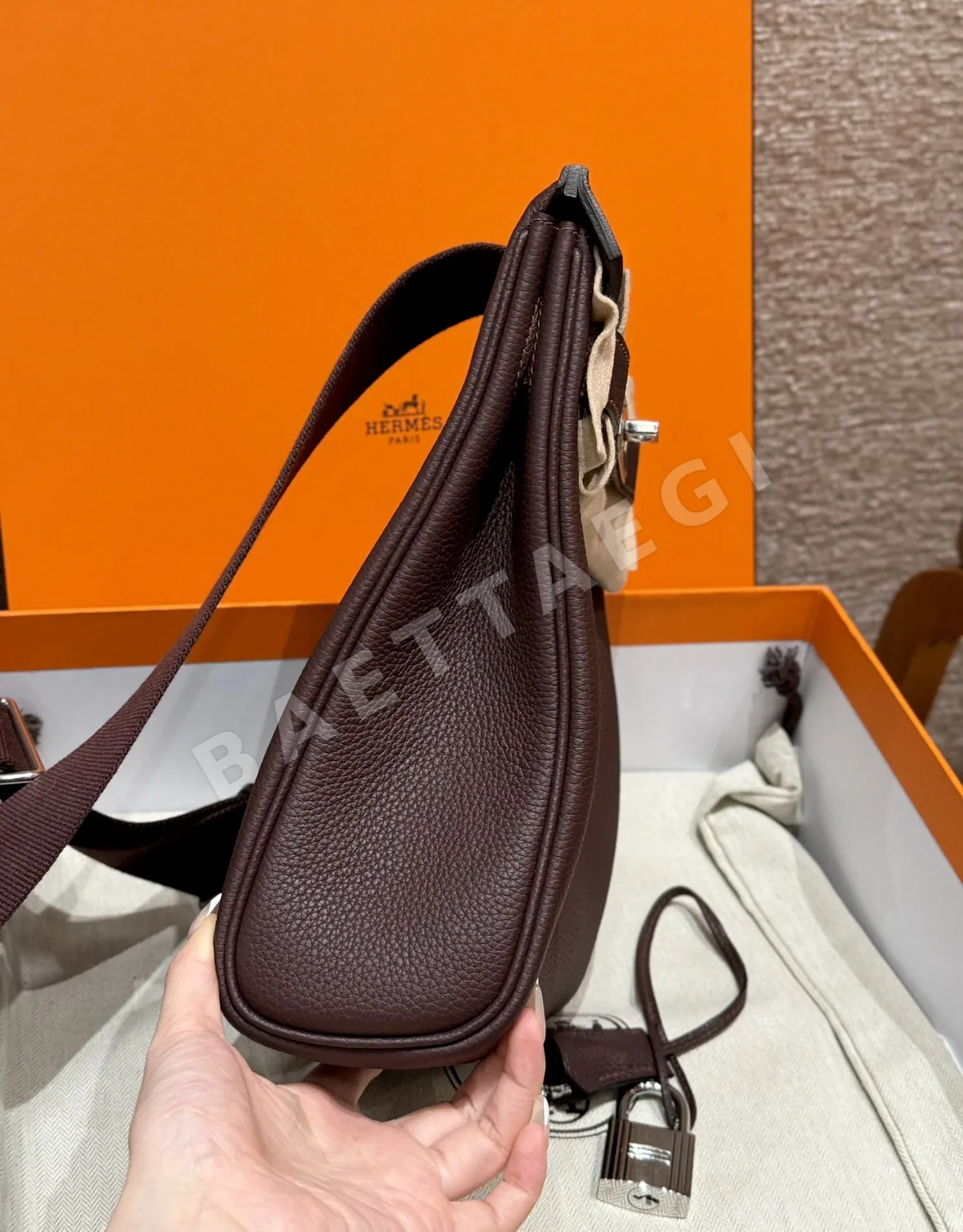 에르메스 핵 아 도 토고 가죽 새들 레드 백팩 상세 이미지 4