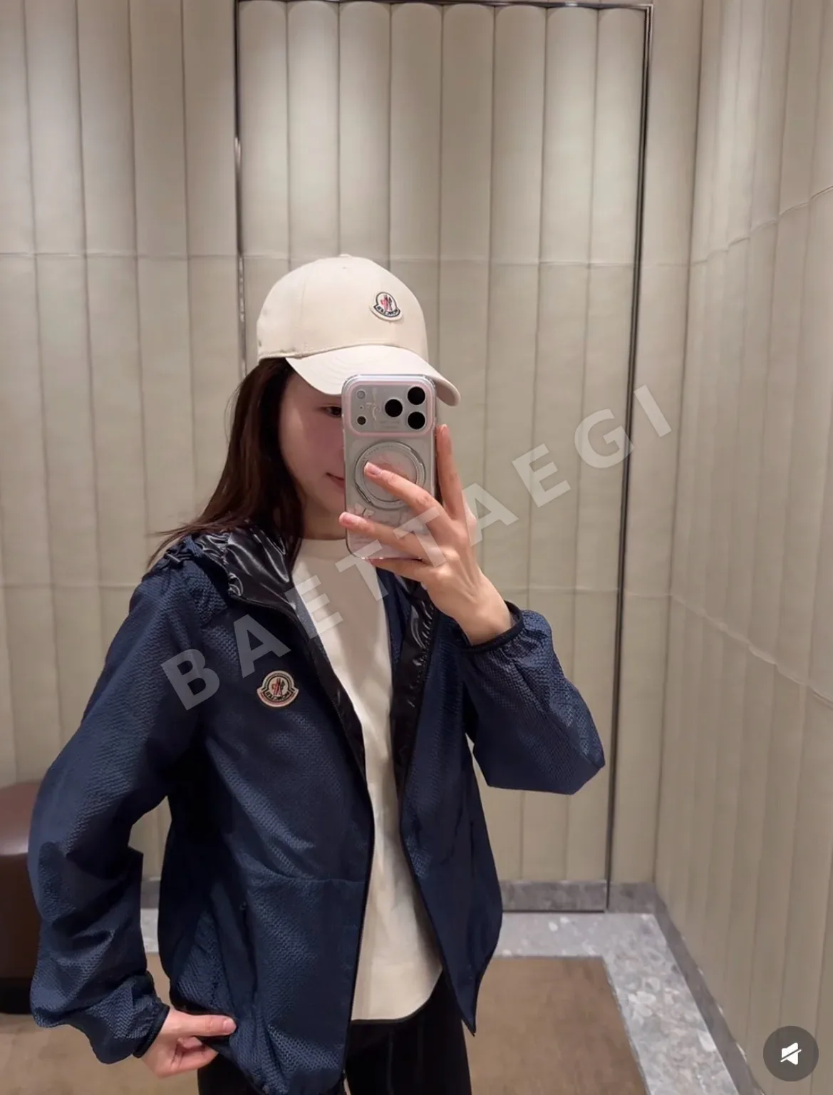 몽클레르 후드 크롭 자켓 여성용 상세 이미지 2