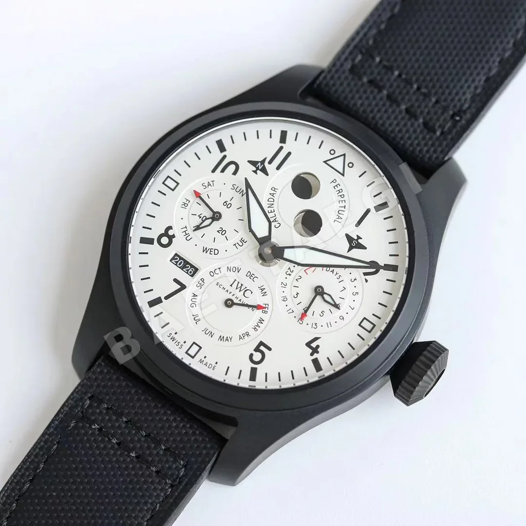 IWC 빅파일럿 퍼페추얼 캘린더 시계 상세 이미지 3