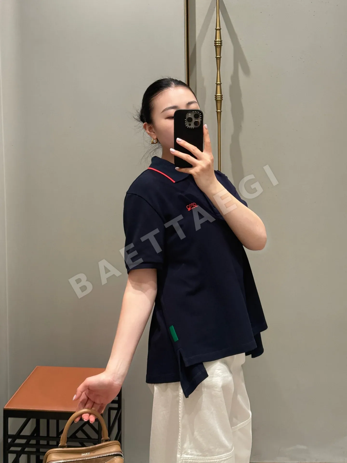 로에베 비대칭 컬러 반팔티셔츠 상세 이미지 3