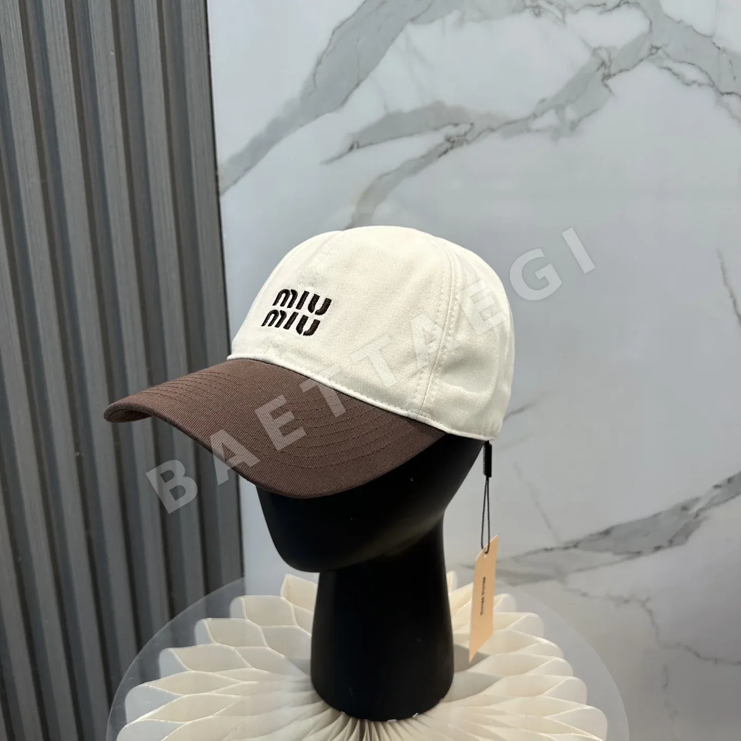 미우미우 컬러블록 자수 베이스볼 모자 118974