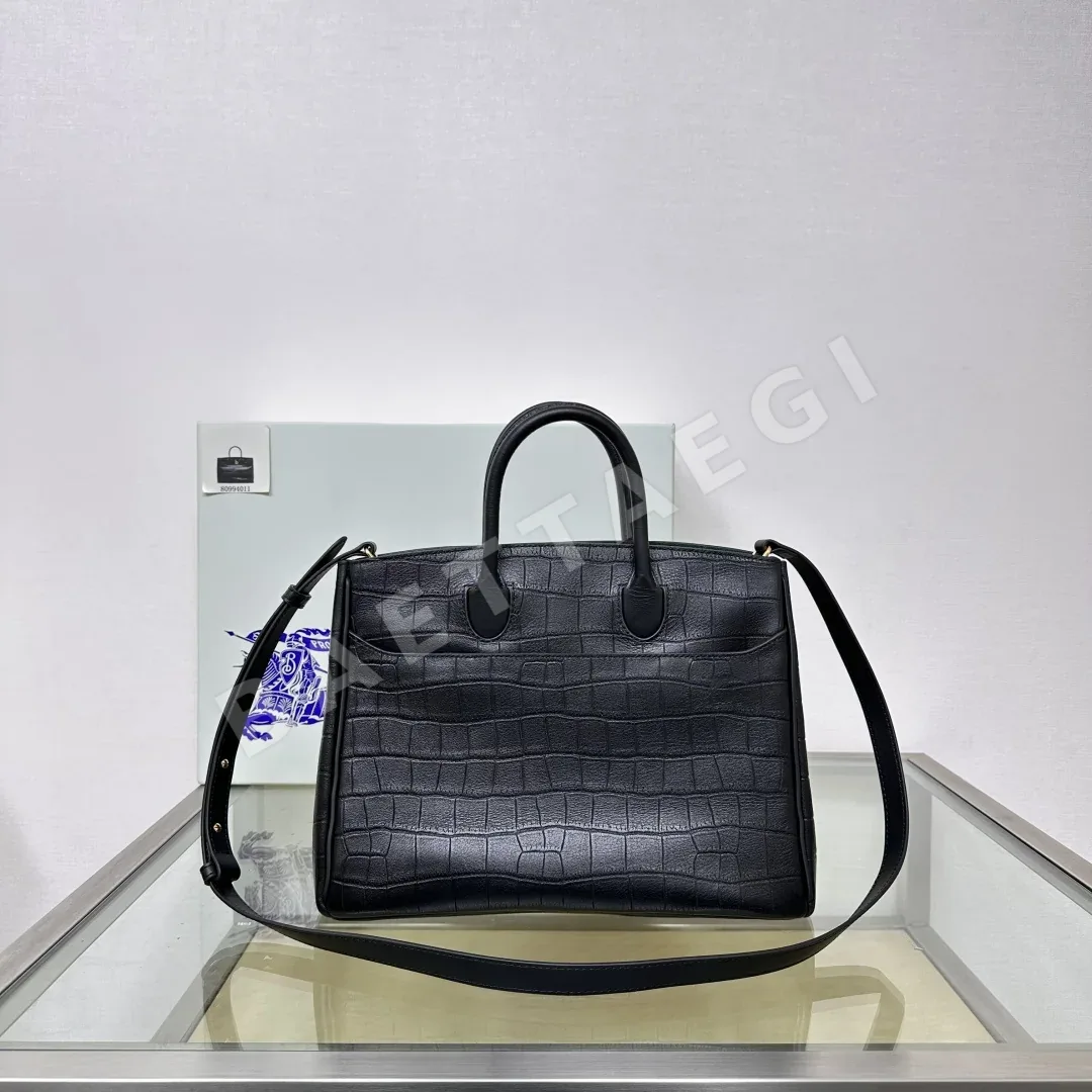 버버리 악어 패턴 송아지가죽 토트백 상세 이미지 3