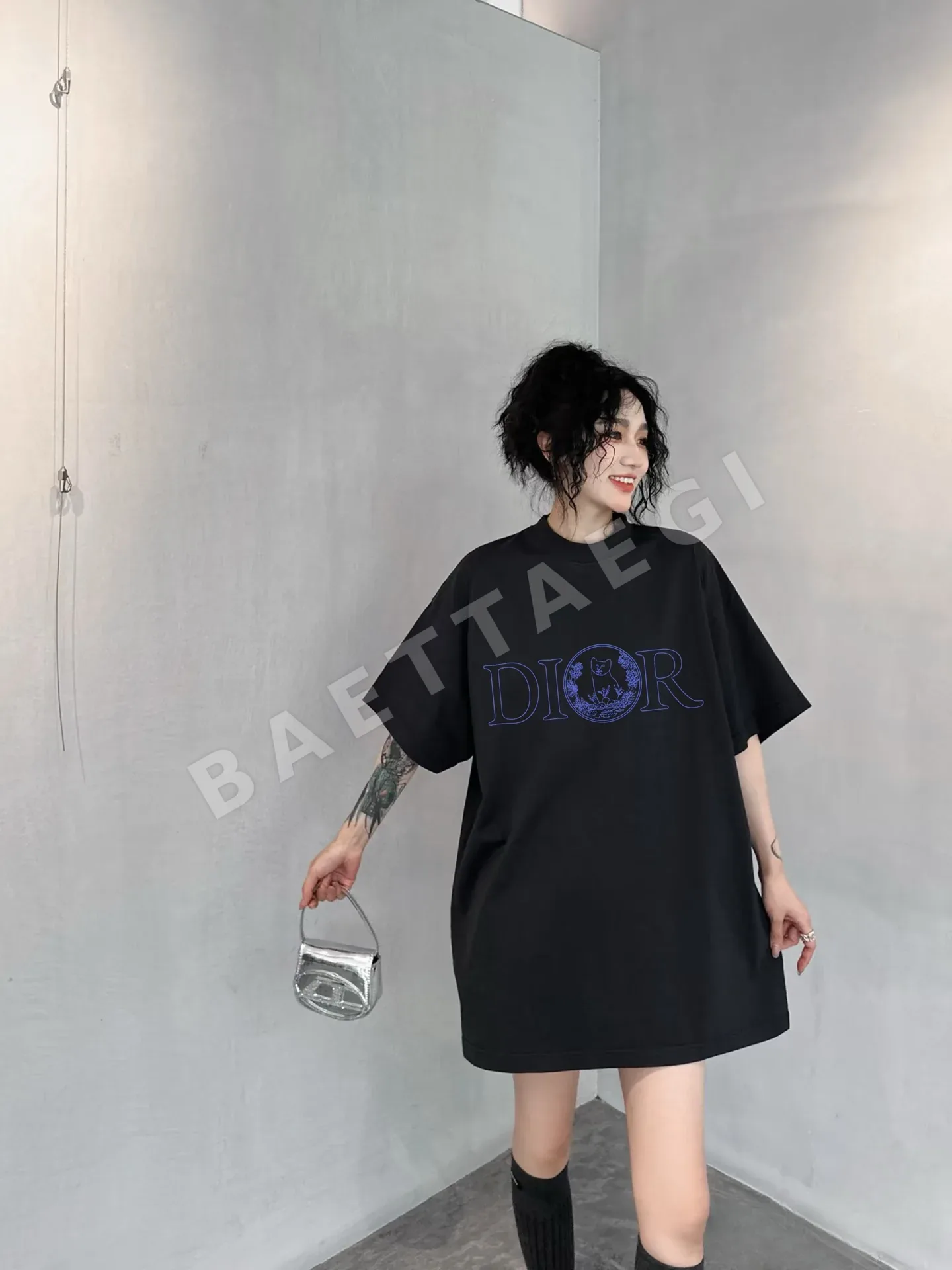 디올 고양이 무늬 여성 반팔 티셔츠 상세 이미지 3
