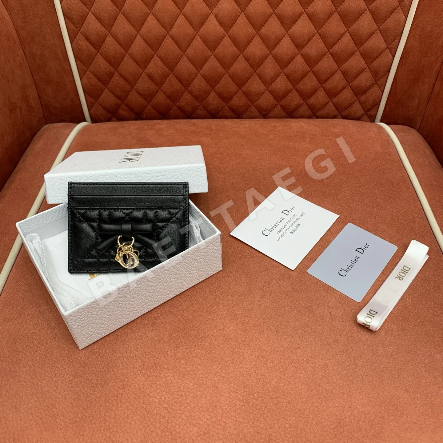 디올 리본 메탈 장식 램스킨 카드 홀더 지갑 188476