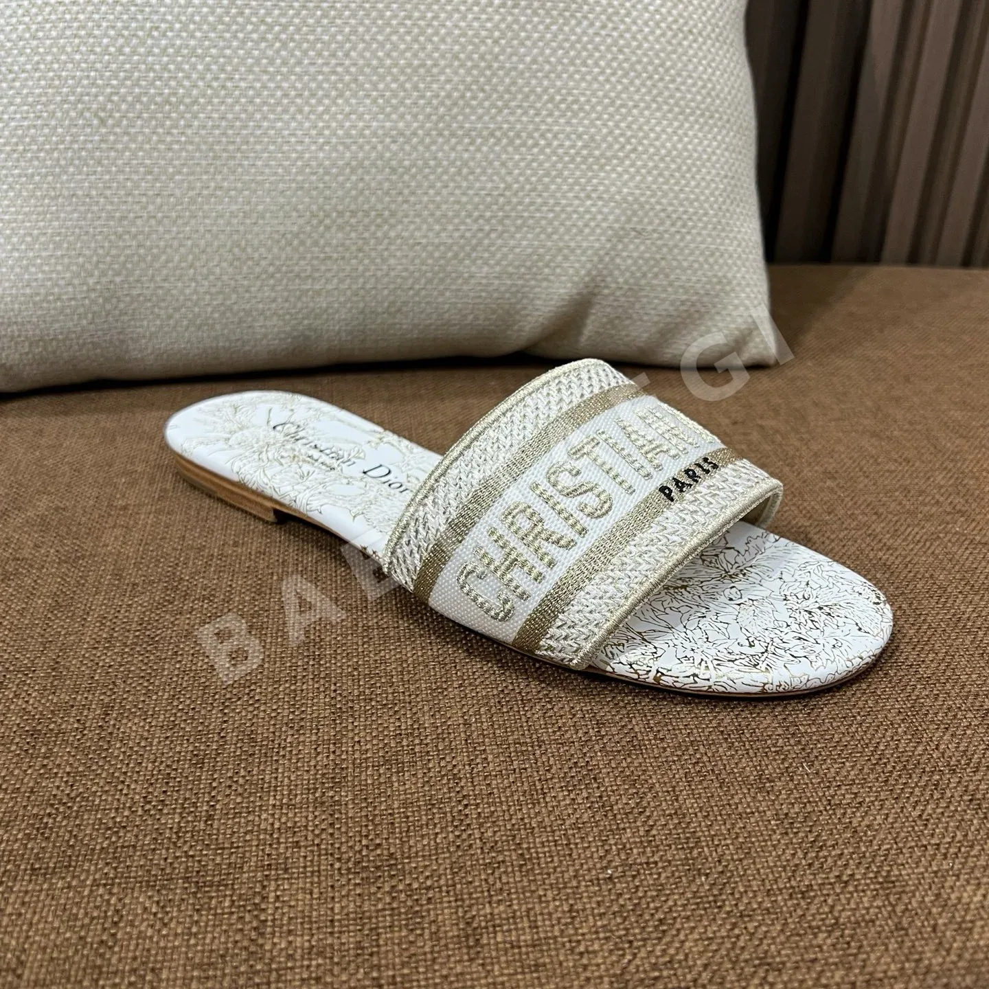 디올 자수 캔버스 샌들 상세 이미지 6