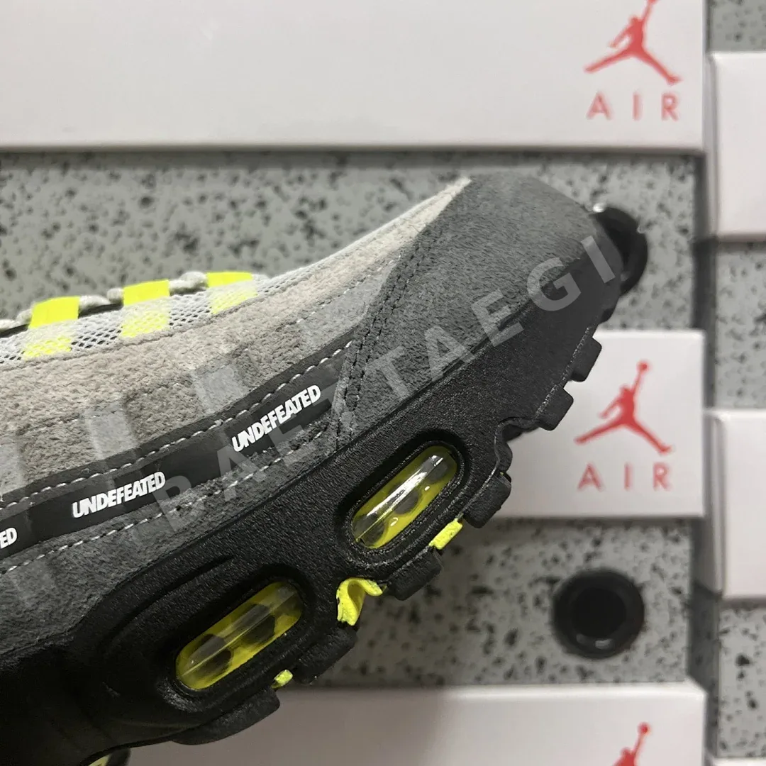 나이키 [GX] 에어 맥스 95 SP 그린 IB4523-004 201268 Nike Air Max 95 SP Undefeated Geo NYC 상세 이미지 8