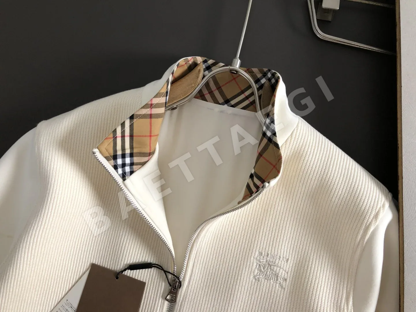 버버리 울 혼방 체크 카라 지퍼업 남성 자켓 상세 이미지 4