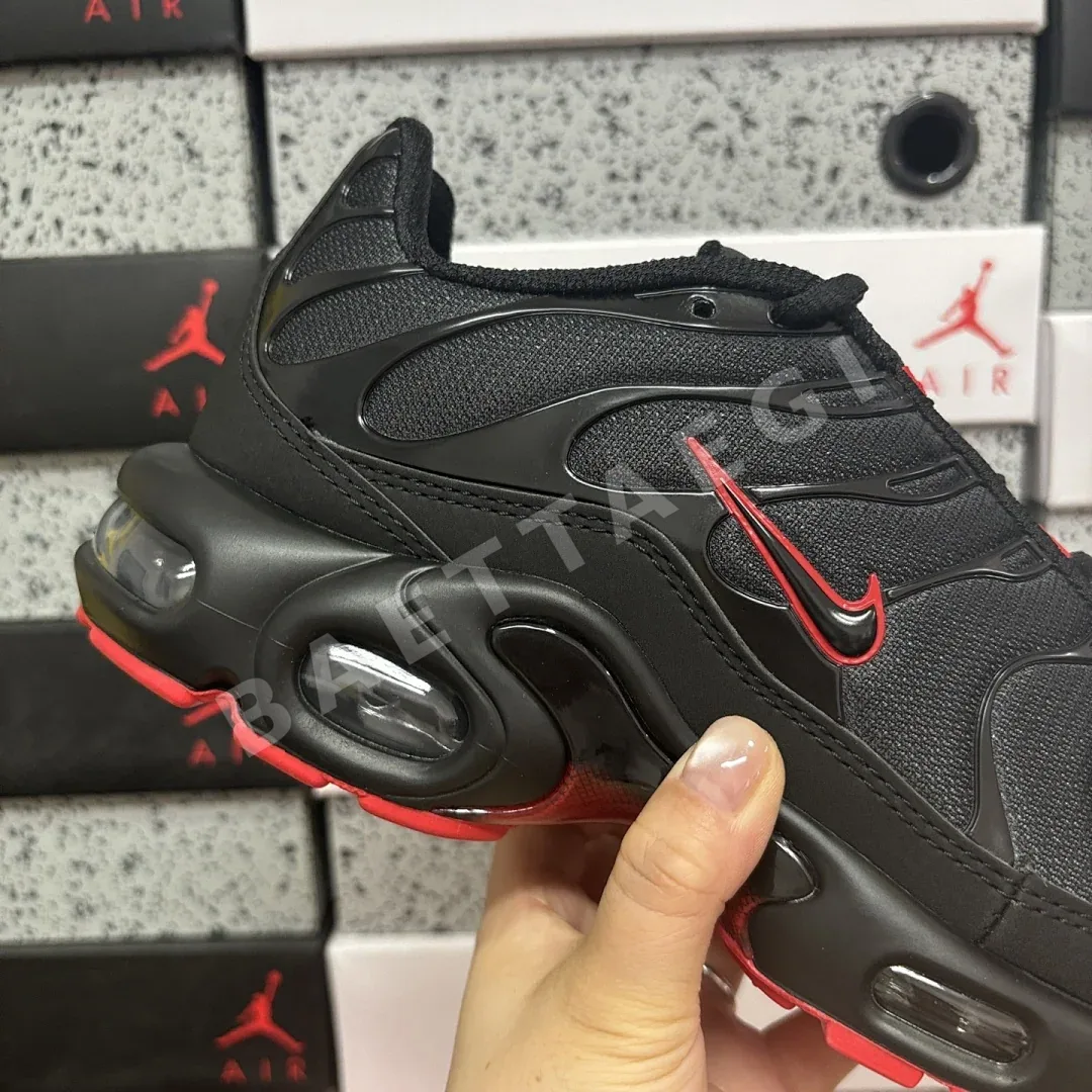 나이키 [DF] 에어 맥스 플러스 IM4868-010 201076 Nike Air Max Plus Black Red 상세 이미지 3