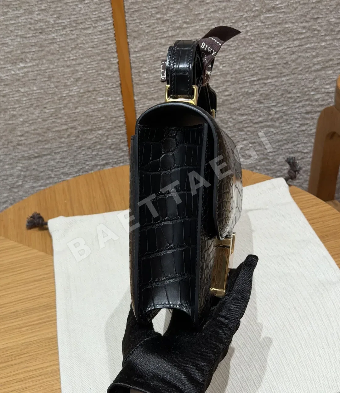 에르메스 콘스탄스 앨리게이터 가죽 지갑 상세 이미지 3