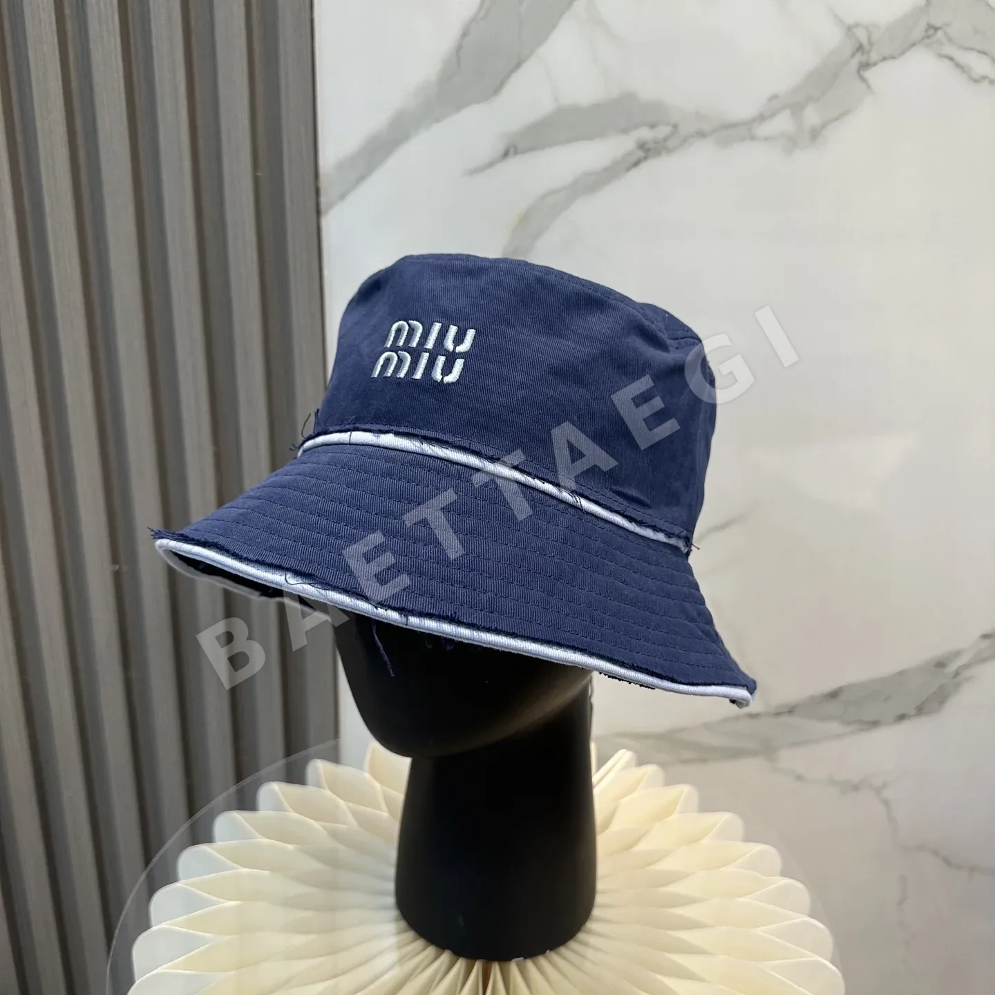 미우미우 자수 버킷 햇 118532