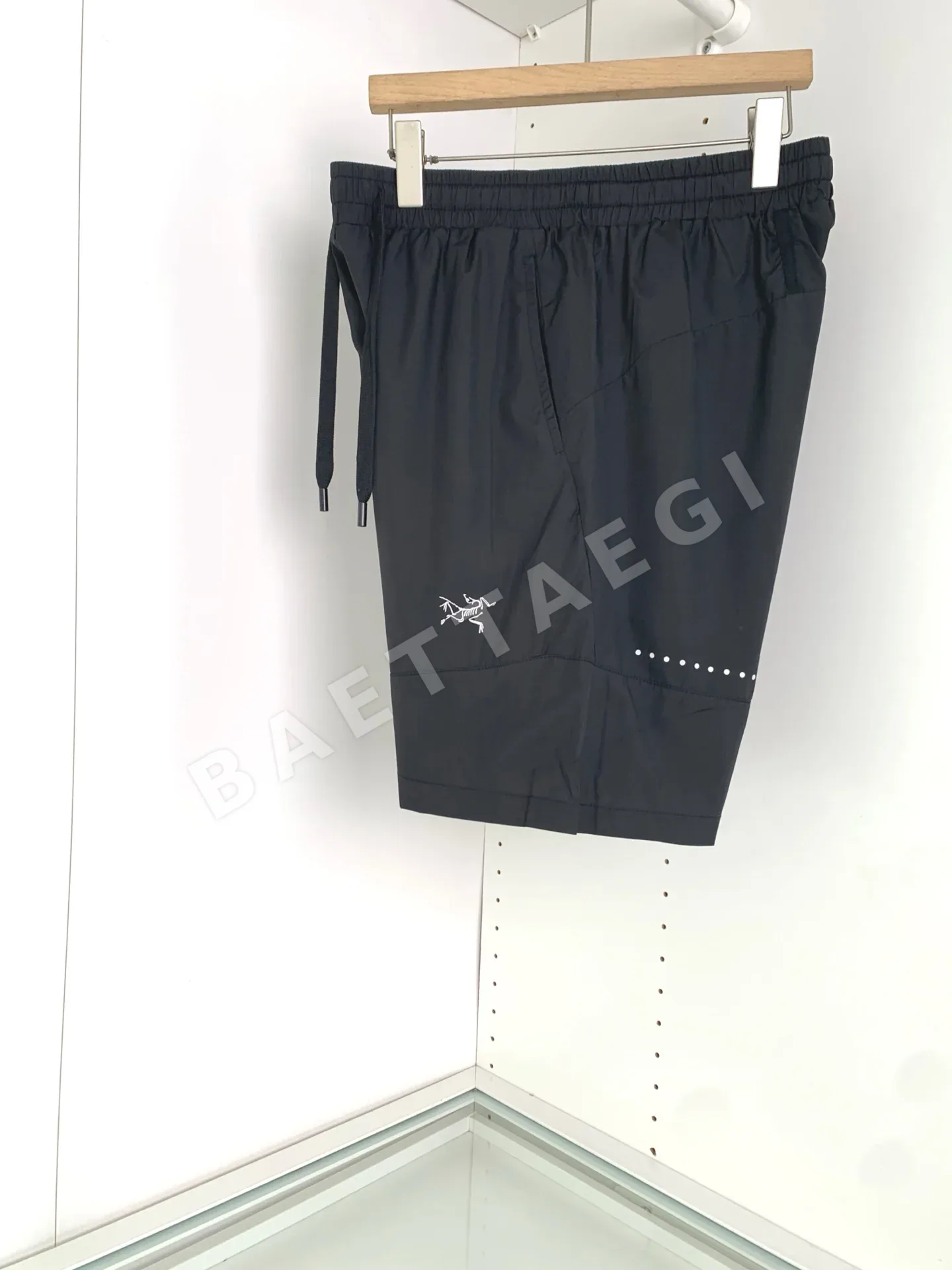 아크테릭스 메시 배색 남성 반바지 상세 이미지 3