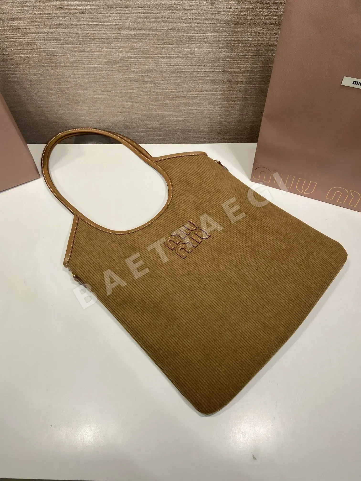 미우미우 코듀로이 토트백 5BG231 상세 이미지 4