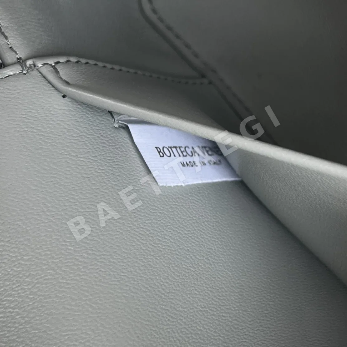 보테가베네타 뉴 베니티 케이스 가죽 메이크업 백 789109 5505 상세 이미지 9