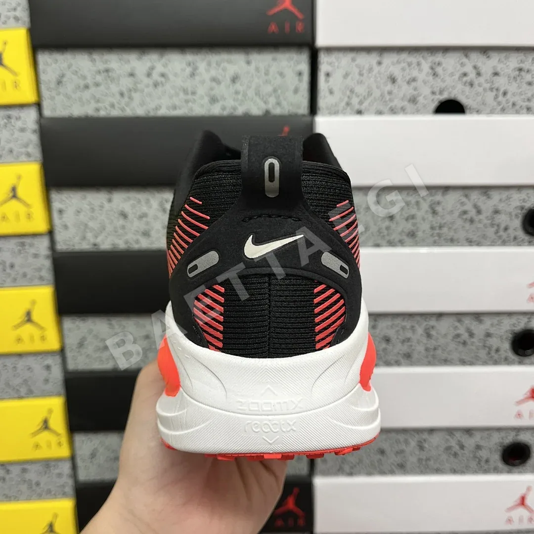 나이키 줌 보메로 18 HM6803-008 201111 Nike Zoom Vomero 18 상세 이미지 5