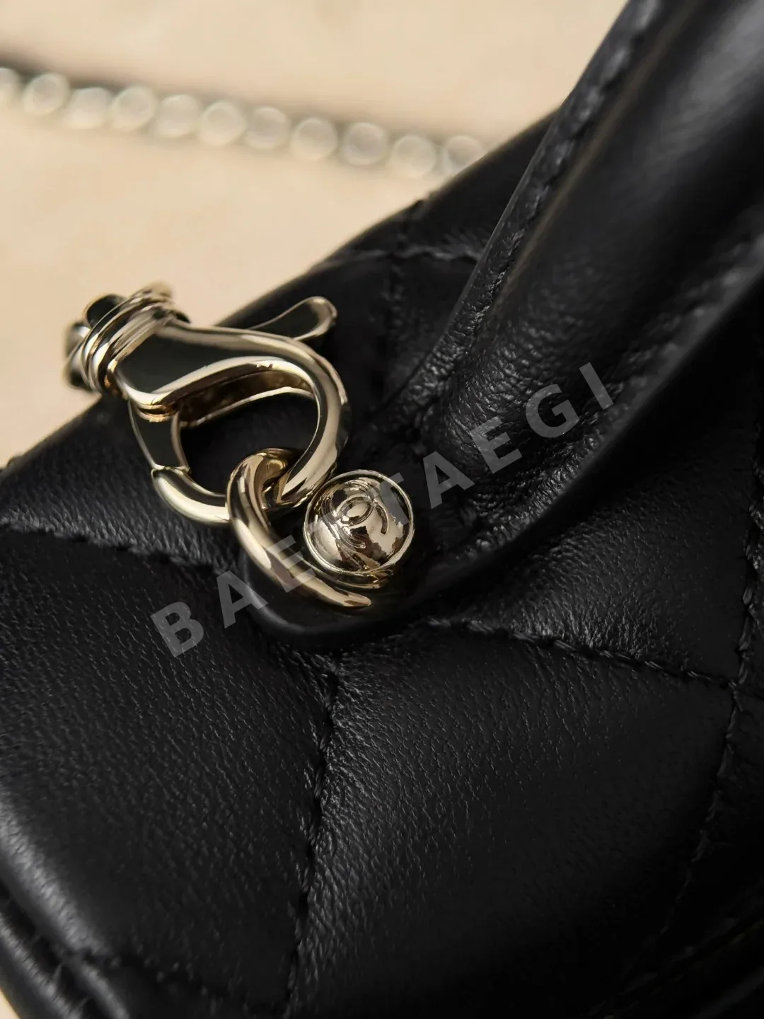 샤넬 25C 가방 블랙 금장 상세 이미지 8