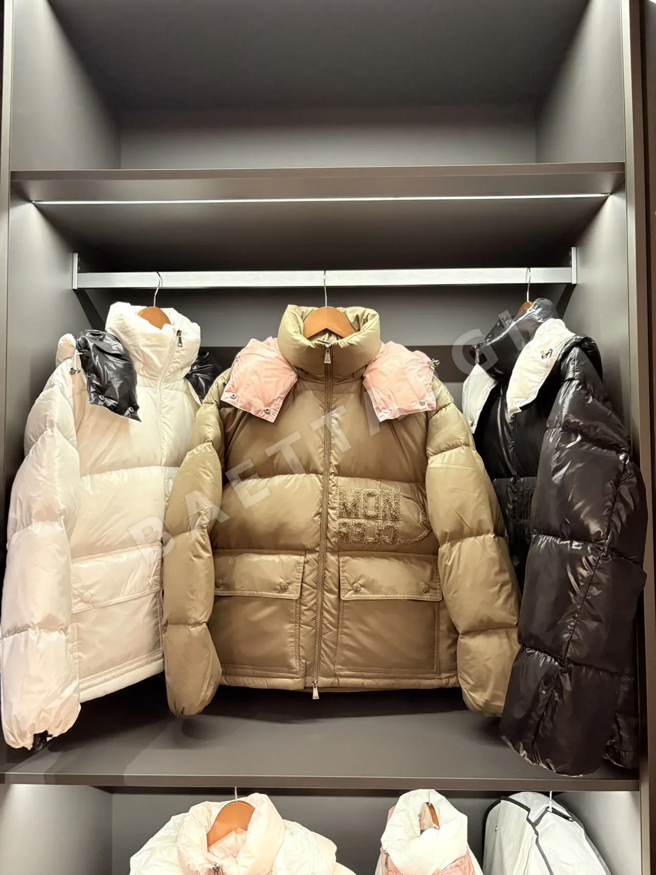 몽클레르 아베(Moncler Abbaye) 다운 재킷 168780