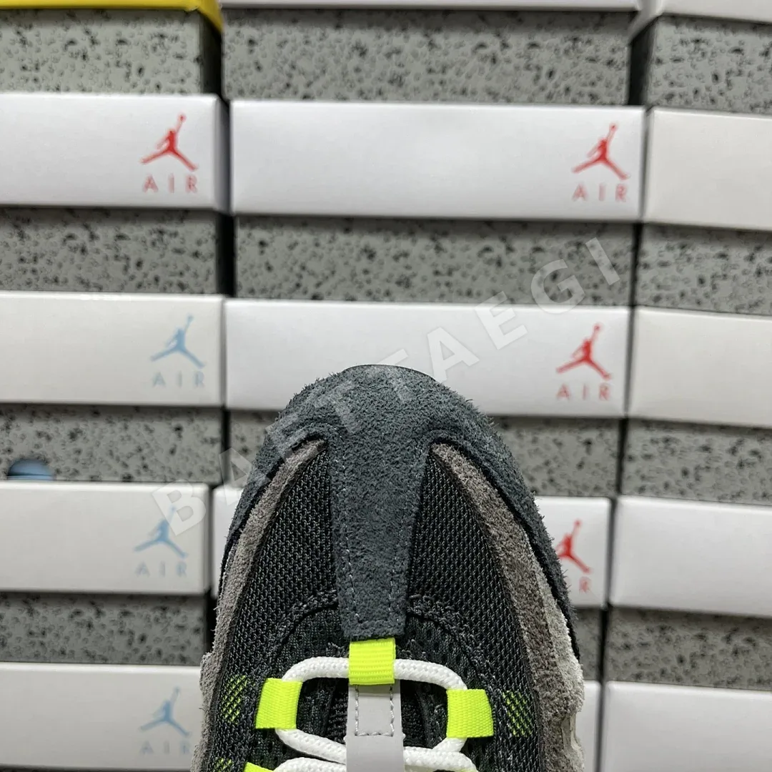 나이키 [GX] 에어 맥스 95 OG 블랙 그레이 HM4738-001 201221 Nike Air Max 95 OG Reverse 상세 이미지 8
