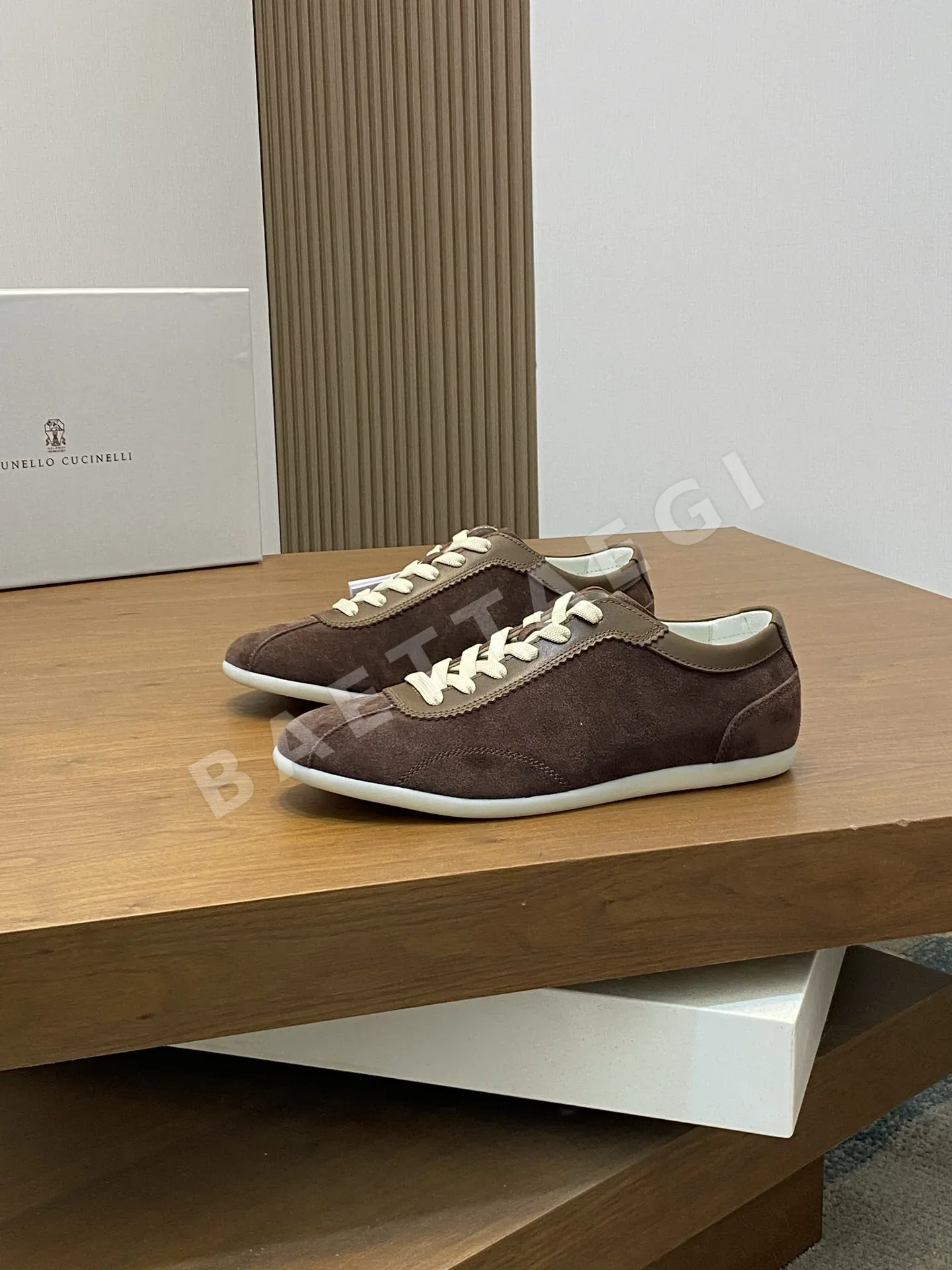 브루넬로쿠치넬리 워시드 스웨이드 러버솔 신발 상세 이미지 3