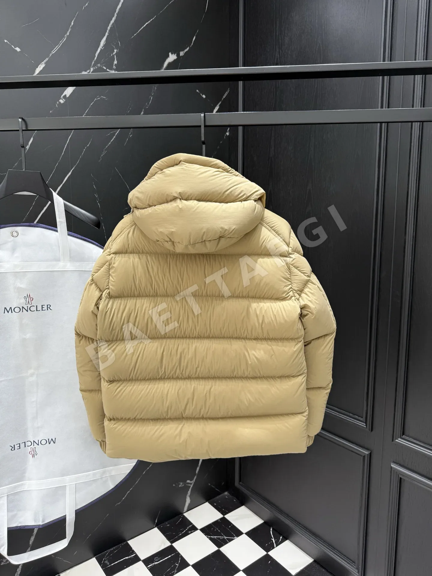 몽클레르 남성 화이트 덕다운 패딩 상세 이미지 9