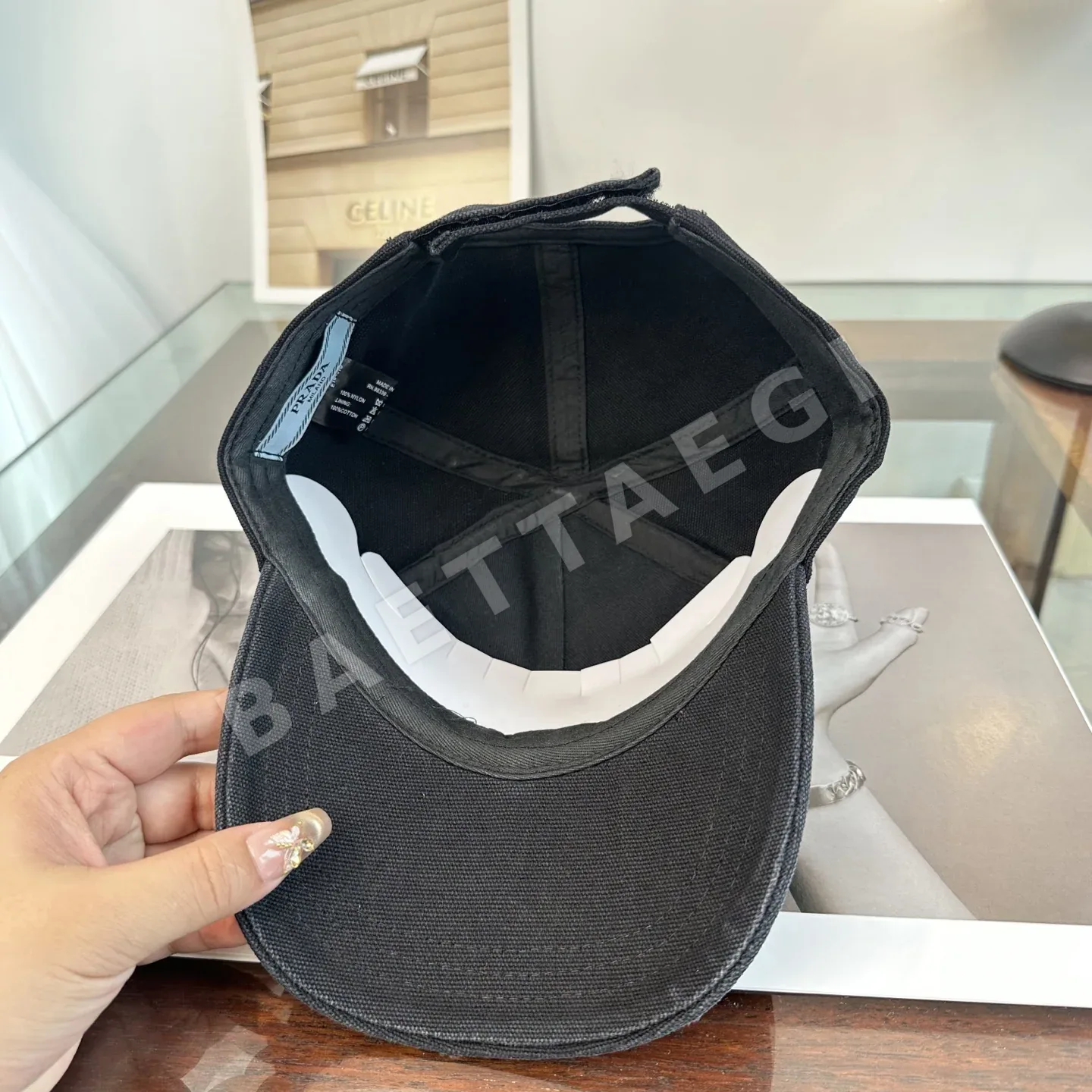 프라다 삼각 로고 베이스볼 캡 상세 이미지 9
