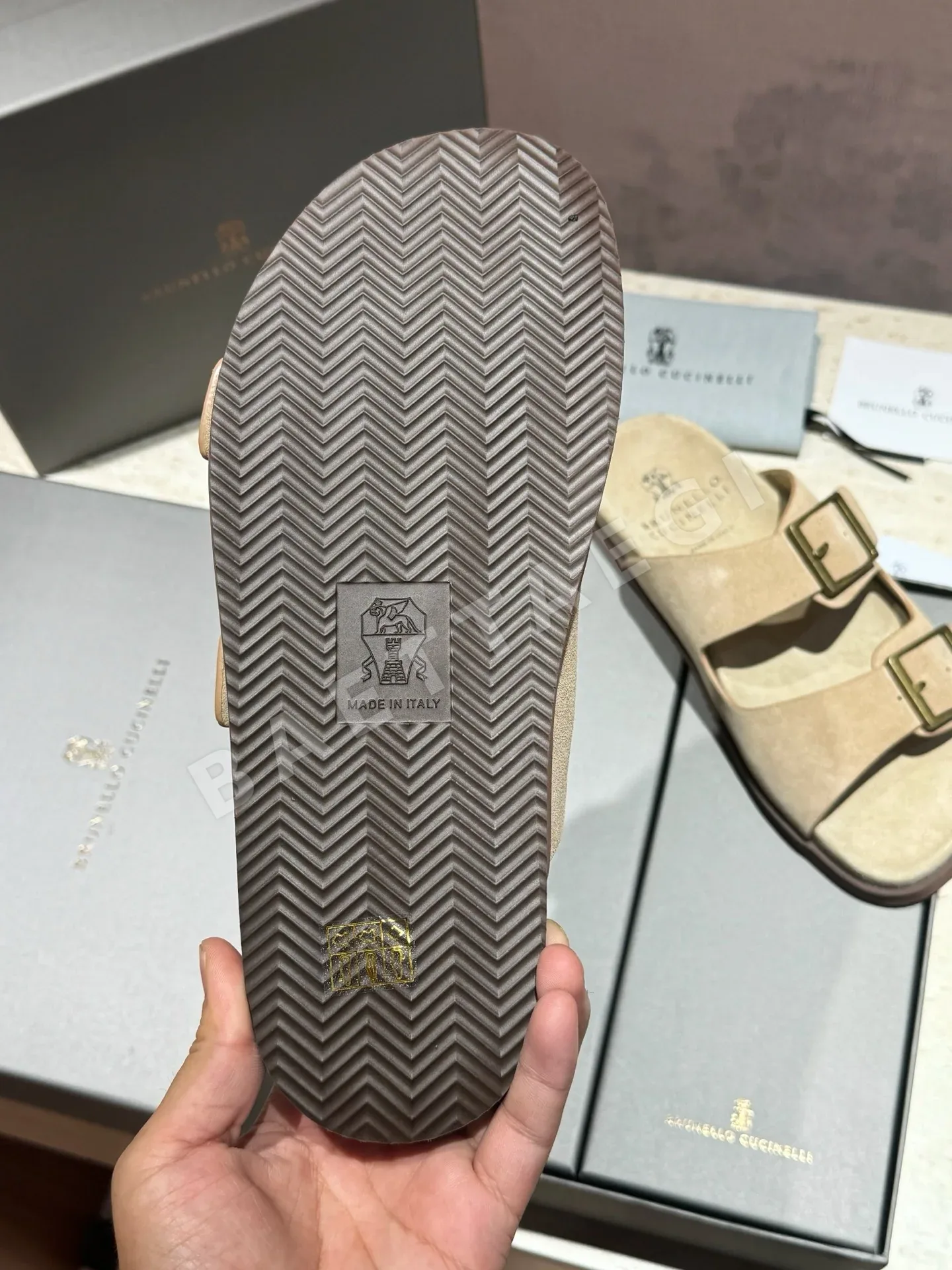 브루넬로쿠치넬리 남성 스웨이드 비치샌들 상세 이미지 6
