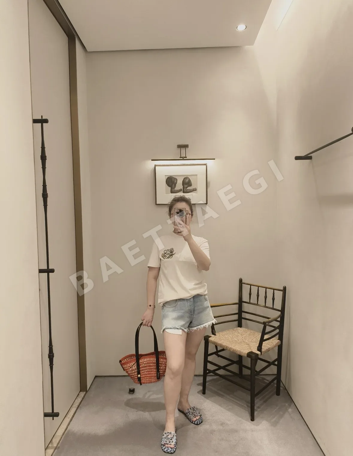 로에베 베이지 꽃무늬 자수 반팔 티셔츠 상세 이미지 7