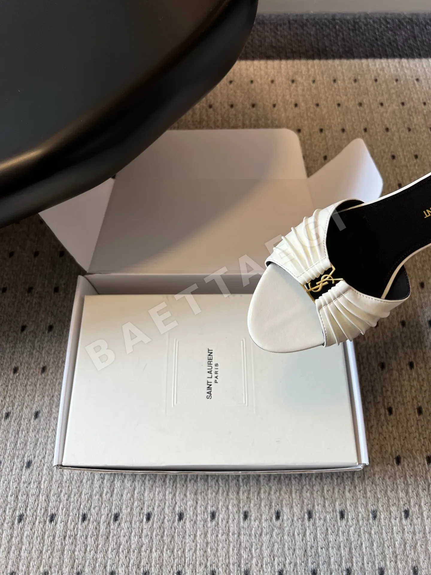 생로랑 플리츠 YSL 버클 플랫 샌들 상세 이미지 7