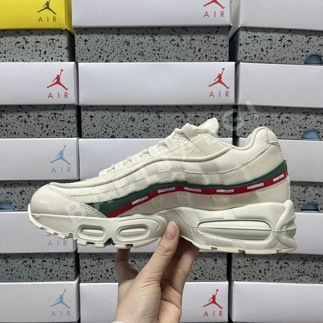 나이키 [KZ2.0] 에어 맥스 95 SP IB4453-100 201214 Nike Air Max 95 SP Undefeated Sail 상세 이미지 4