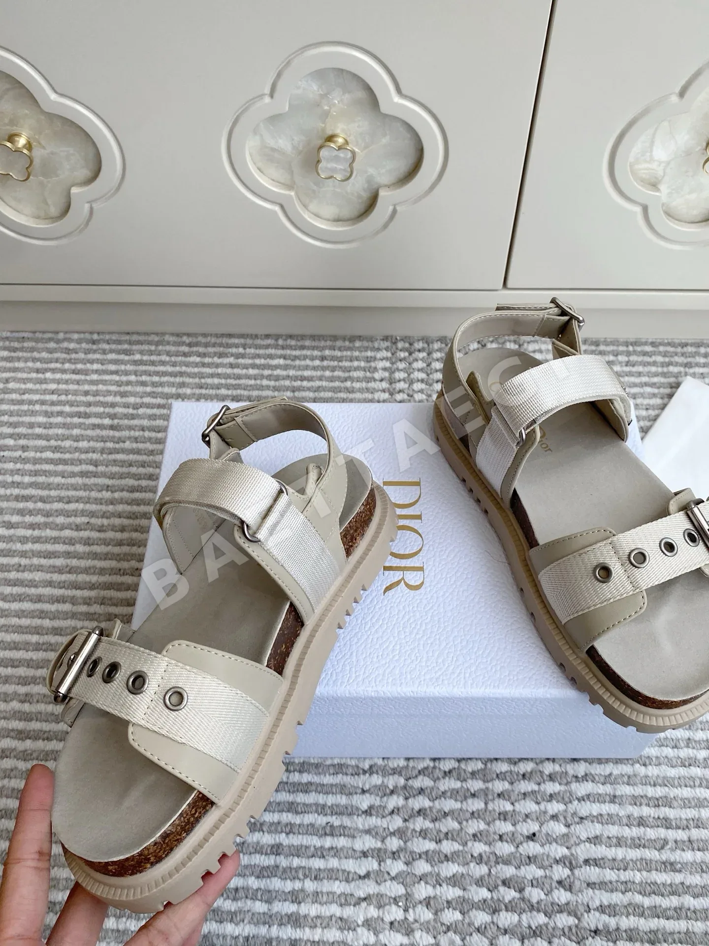 디올 더블 스트랩 코르크 플랫폼 샌들 상세 이미지 2