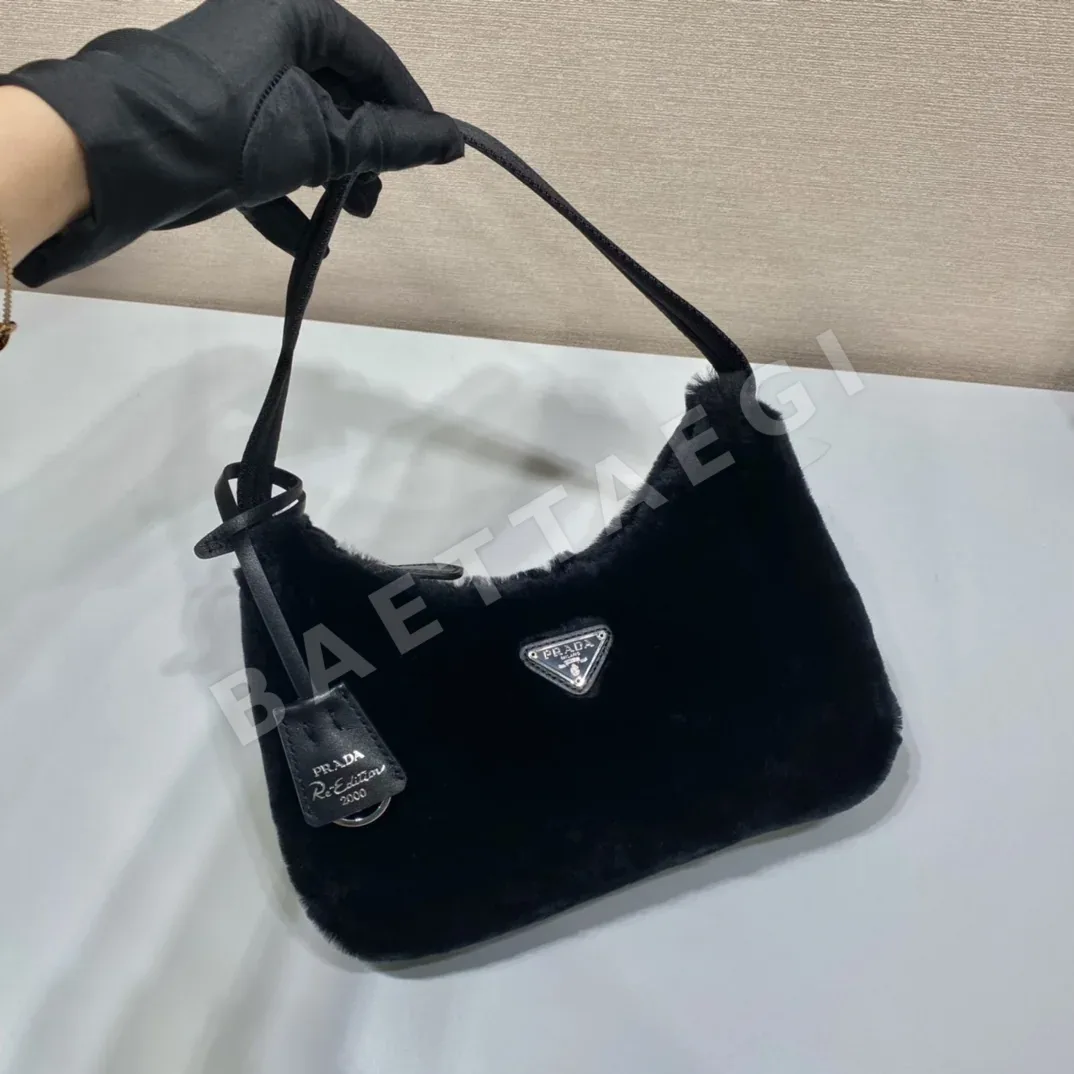 프라다 염소털 호보백 상세 이미지 4