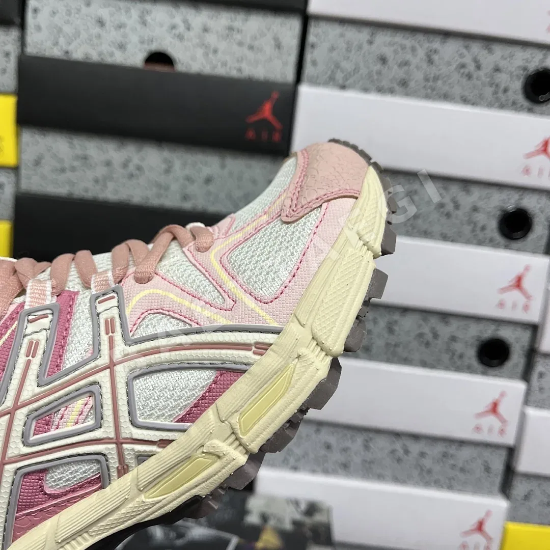 아식스 [XY] 젤 카하나 8 1012A978-103 200345 Asics Gel-Kahana 8 상세 이미지 3