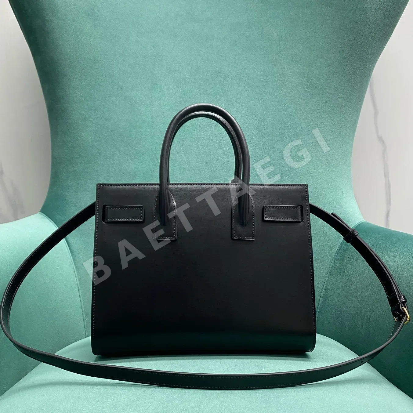 생로랑 텍스처드 Sac De Jour 아코디언 가방 상세 이미지 3
