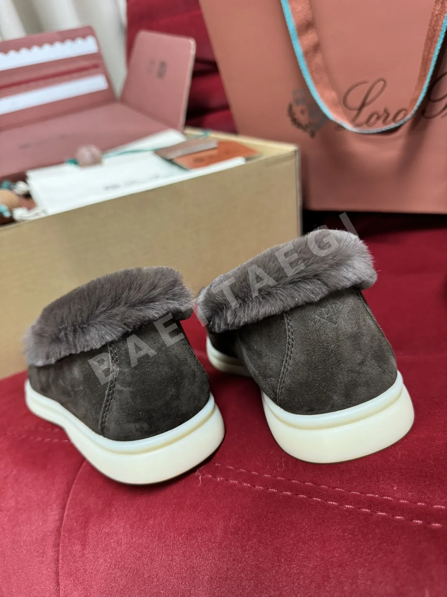 로로피아나 썸머워크 코요테 퍼 하이컷 신발 상세 이미지 9